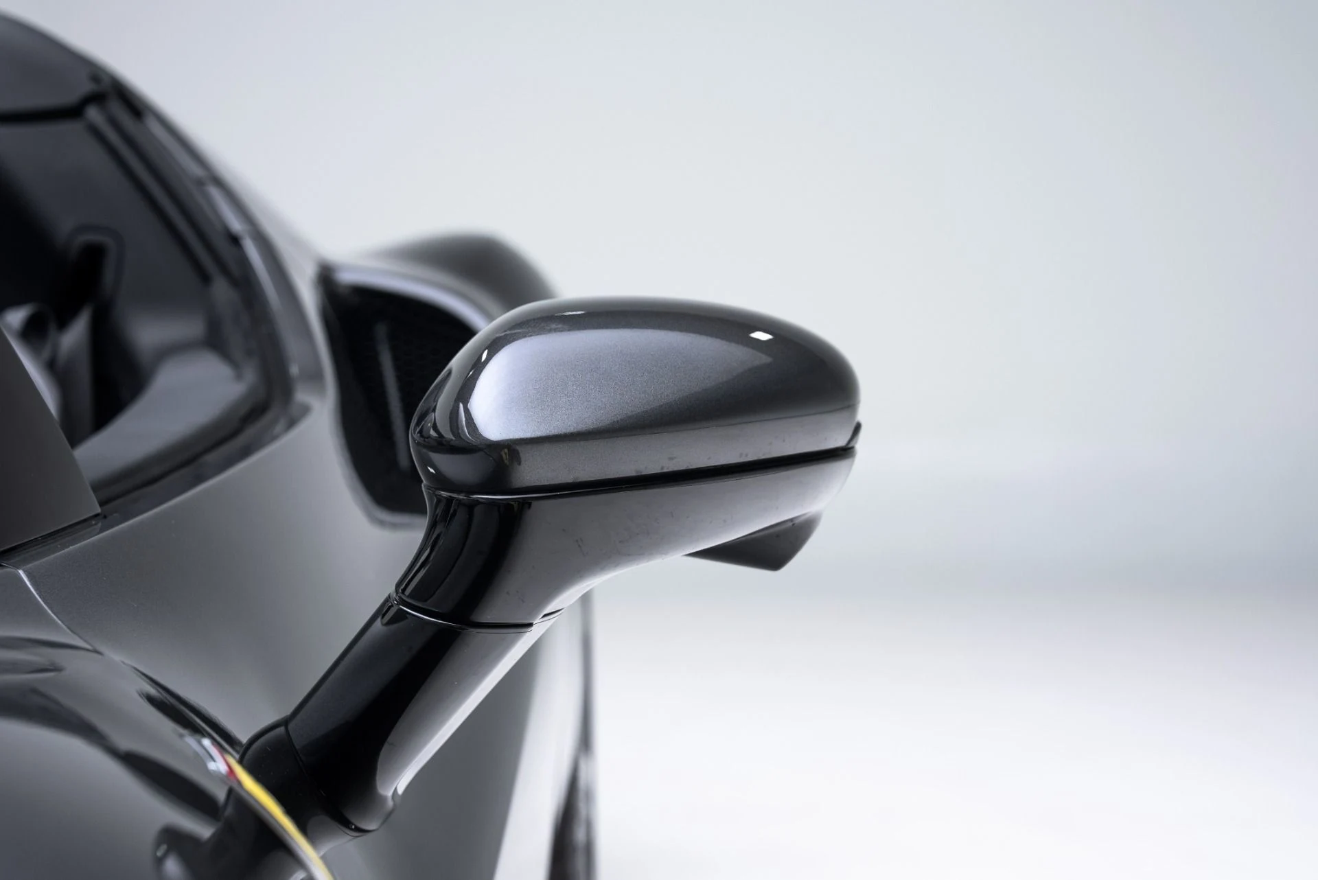 mph012_57725623_Used_2025_Ferrari_296_GTS_1775518510_5fdca22bb0