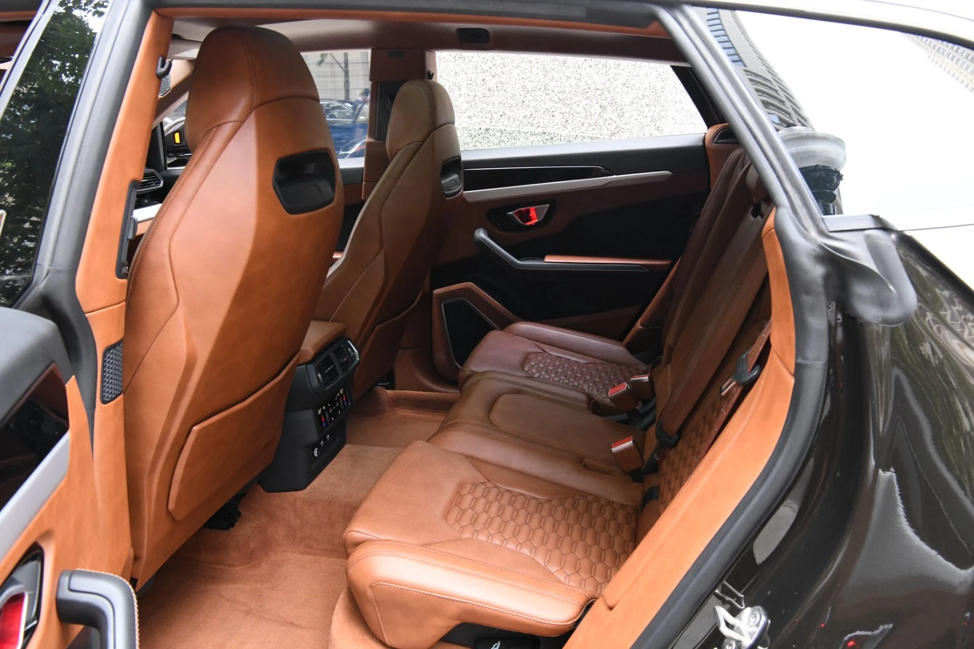 mph012_578129165_Used_2021_Lamborghini_Urus_1748030633_831e57b352