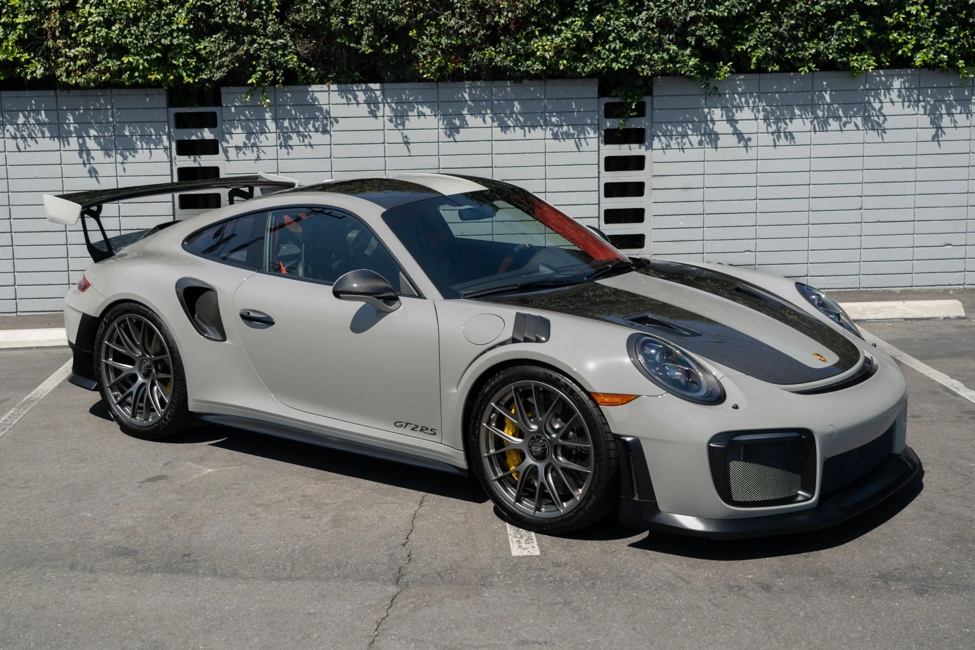 mph012_578610816_Used_2018_Porsche_911_GT_2_RS_1755904886_3079b39c3d