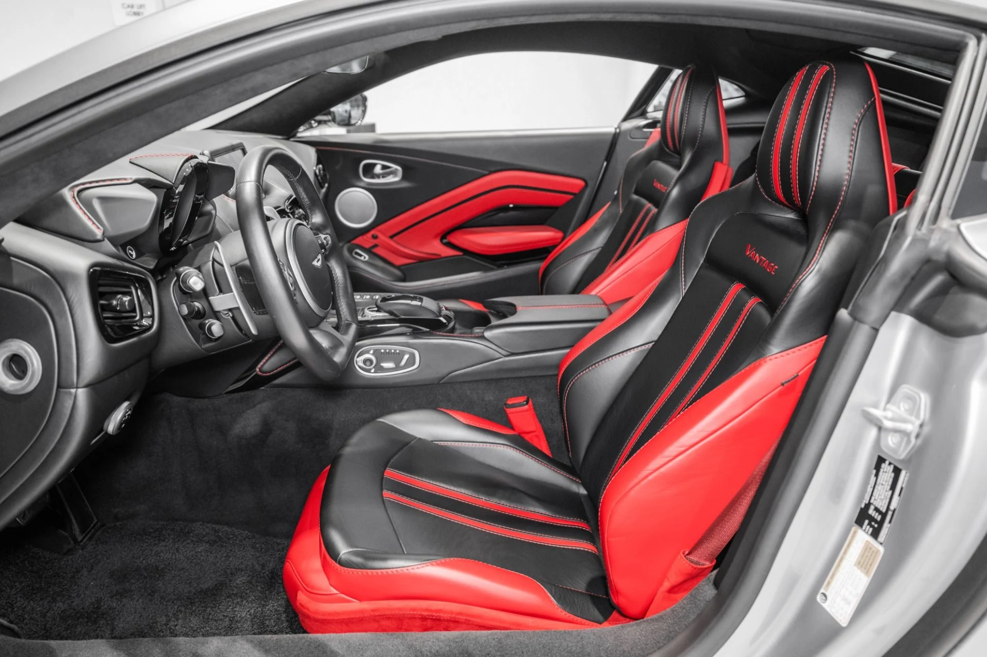 mph012_582973177_Used_2019_Aston_Martin_Vantage_1779799907_4cde331c38