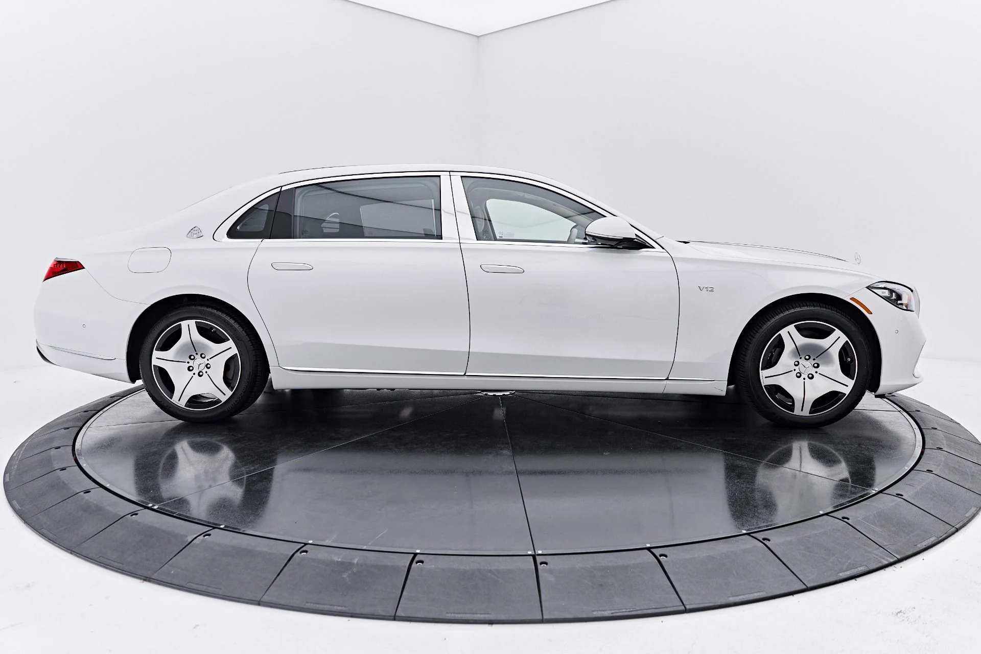 mph012_593365259_Used_2026_Mercedes_Benz_S_Class_Maybach_S_680_1790206785_ae18229dfe