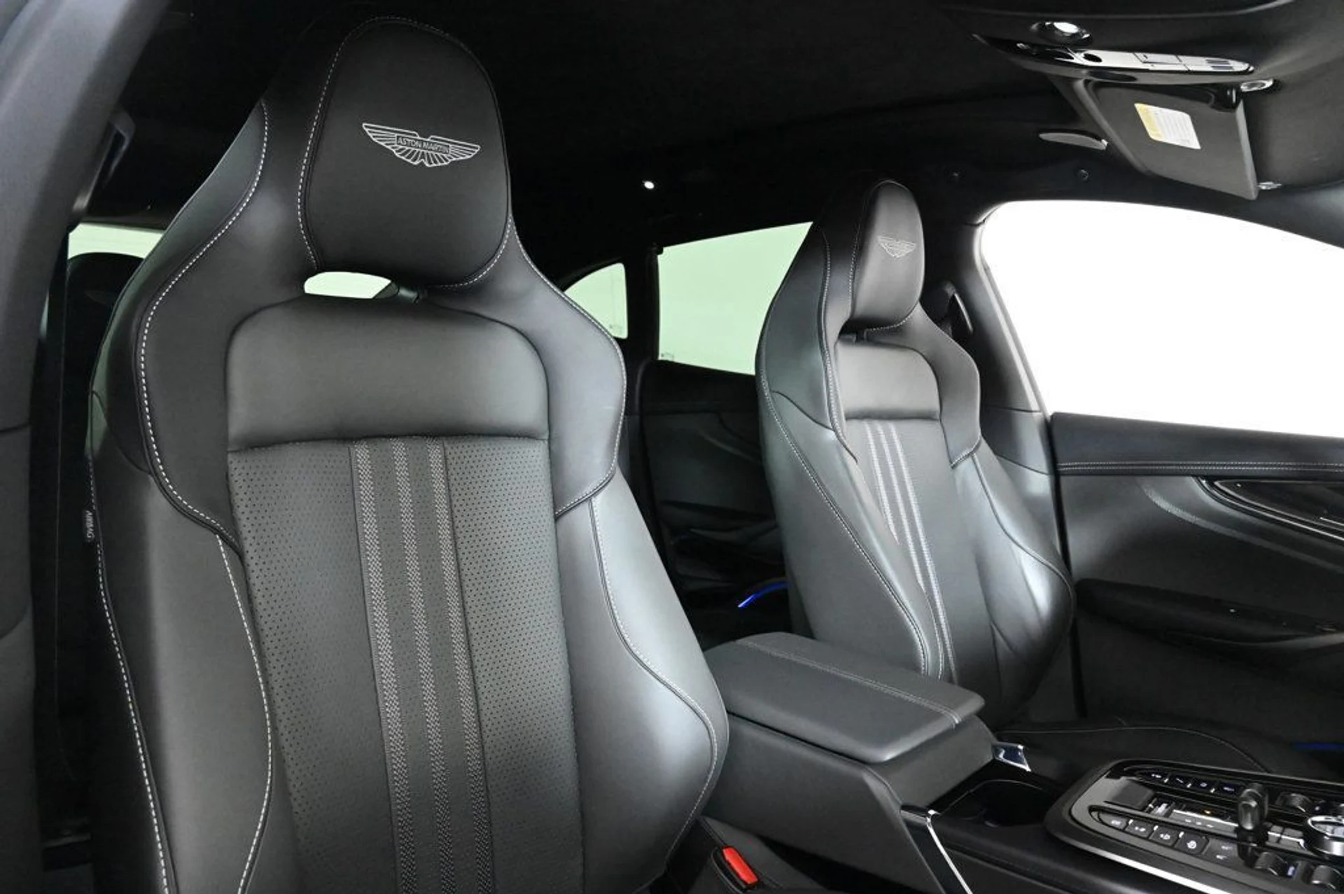 mph012_600427830_used_2025_aston_martin_dbx_707_11350_22931287_12_1024_c1a145eedd
