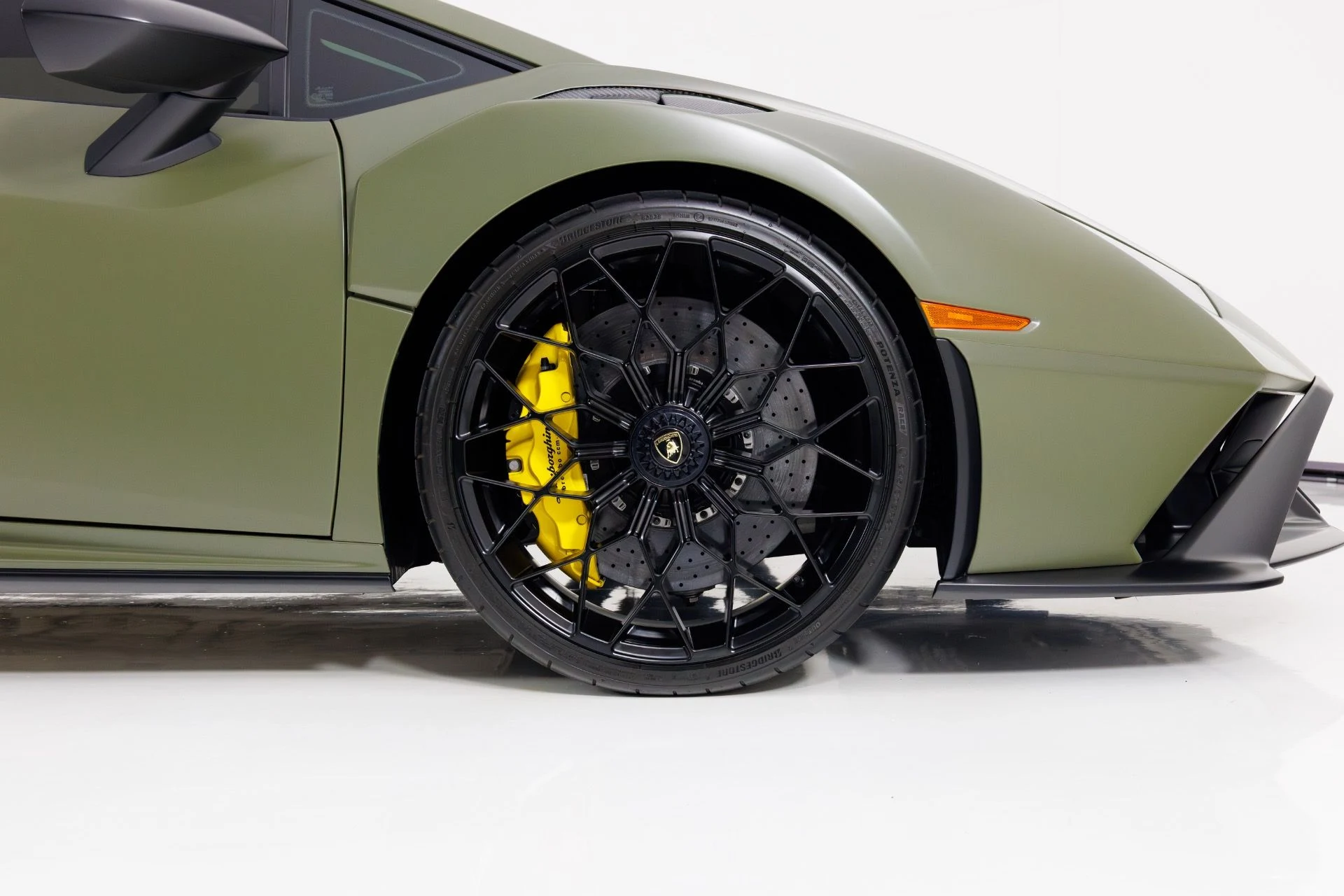 mph012_613572052_Used_2022_Lamborghini_Huracan_STO_1770056094_7a1a5845e6