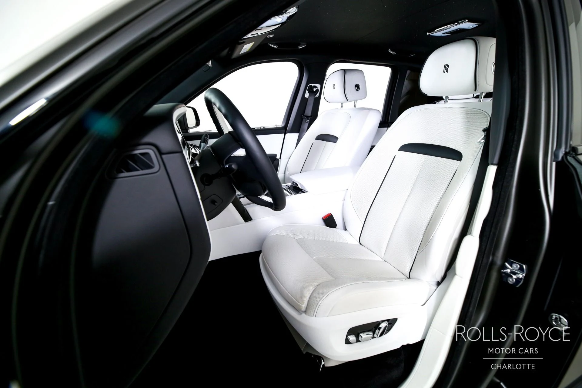 mph012_619353748_Used_2025_Rolls_Royce_Black_Badge_Cullinan_1769527230_0086147646