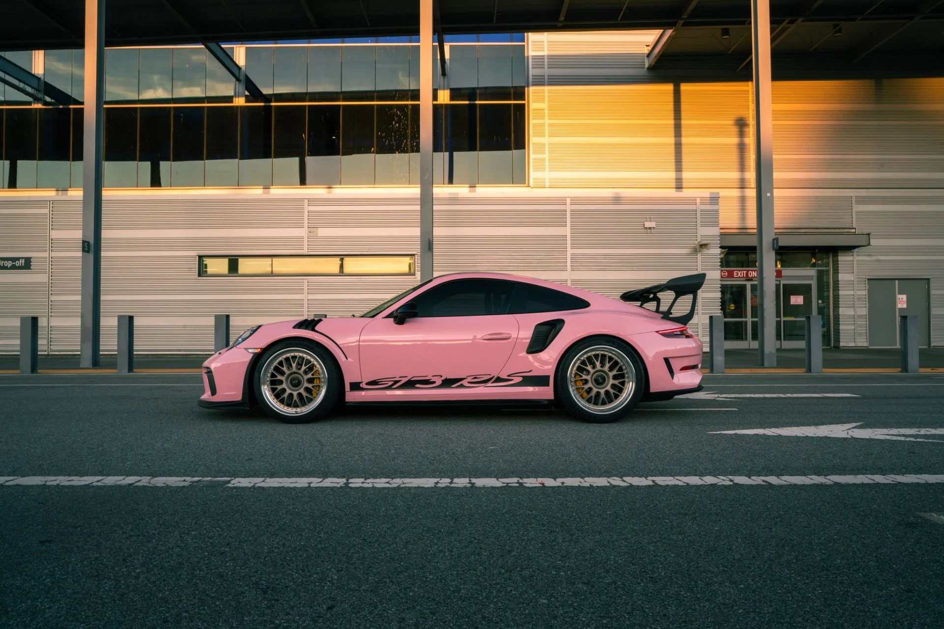 mph012_619805271_Used_2019_Porsche_911_GT_3_RS_1758240939_60b8c687ef