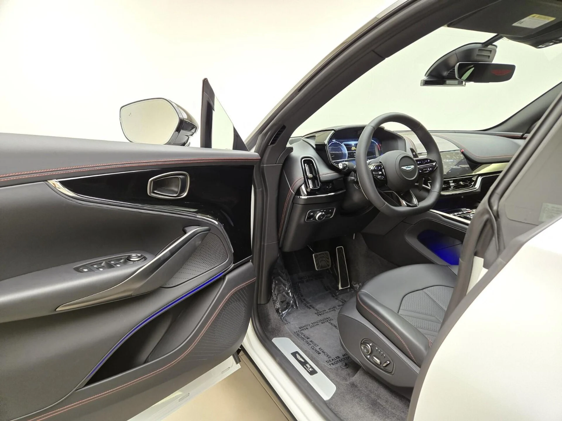 mph012_629943388_New_2026_Aston_Martin_DBX_S_1776835383_e06233eef5