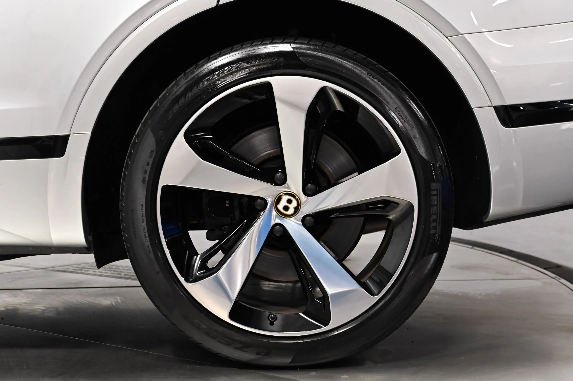 mph012_637359930_Used_2019_Bentley_Bentayga_V8_1790790917_a18815d454