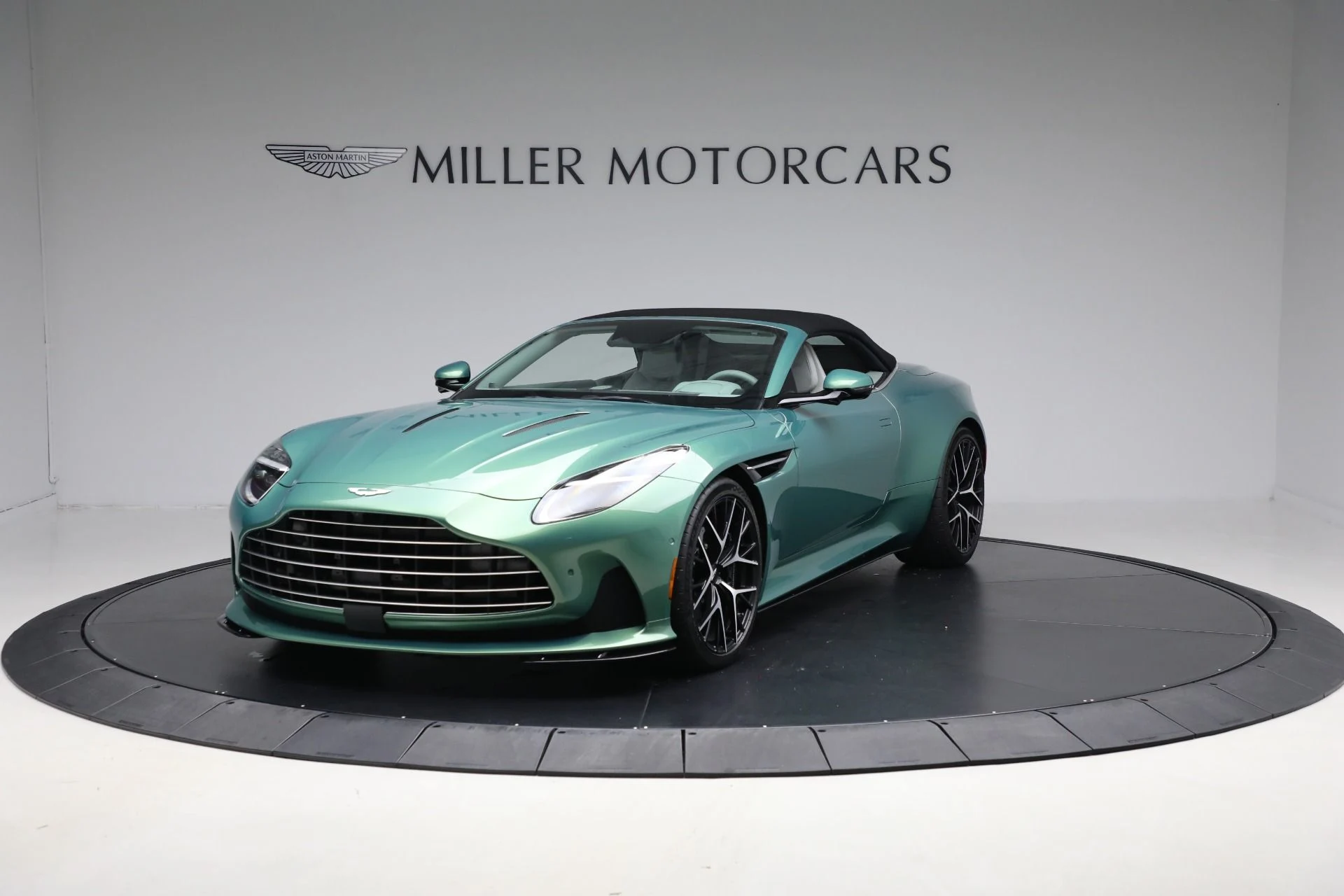 mph012_639745510_New_2025_Aston_Martin_DB_12_Volante_207bf826c8