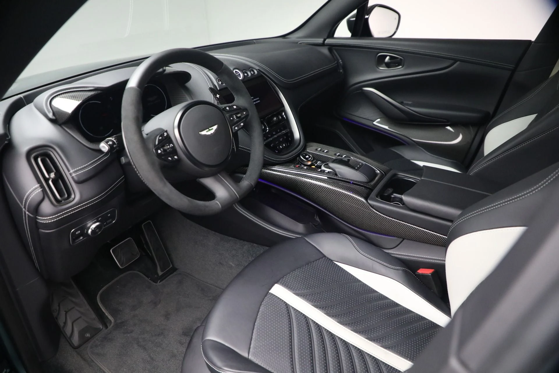 mph012_642705770_Used_2023_Aston_Martin_DBX_707_1787862886_9be599dff9