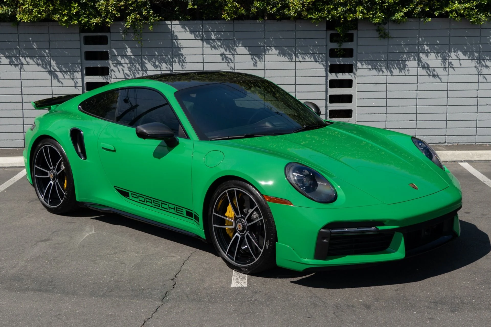 mph012_644946866_Used_2022_Porsche_911_Turbo_S_1758136963_9bbb8e8478