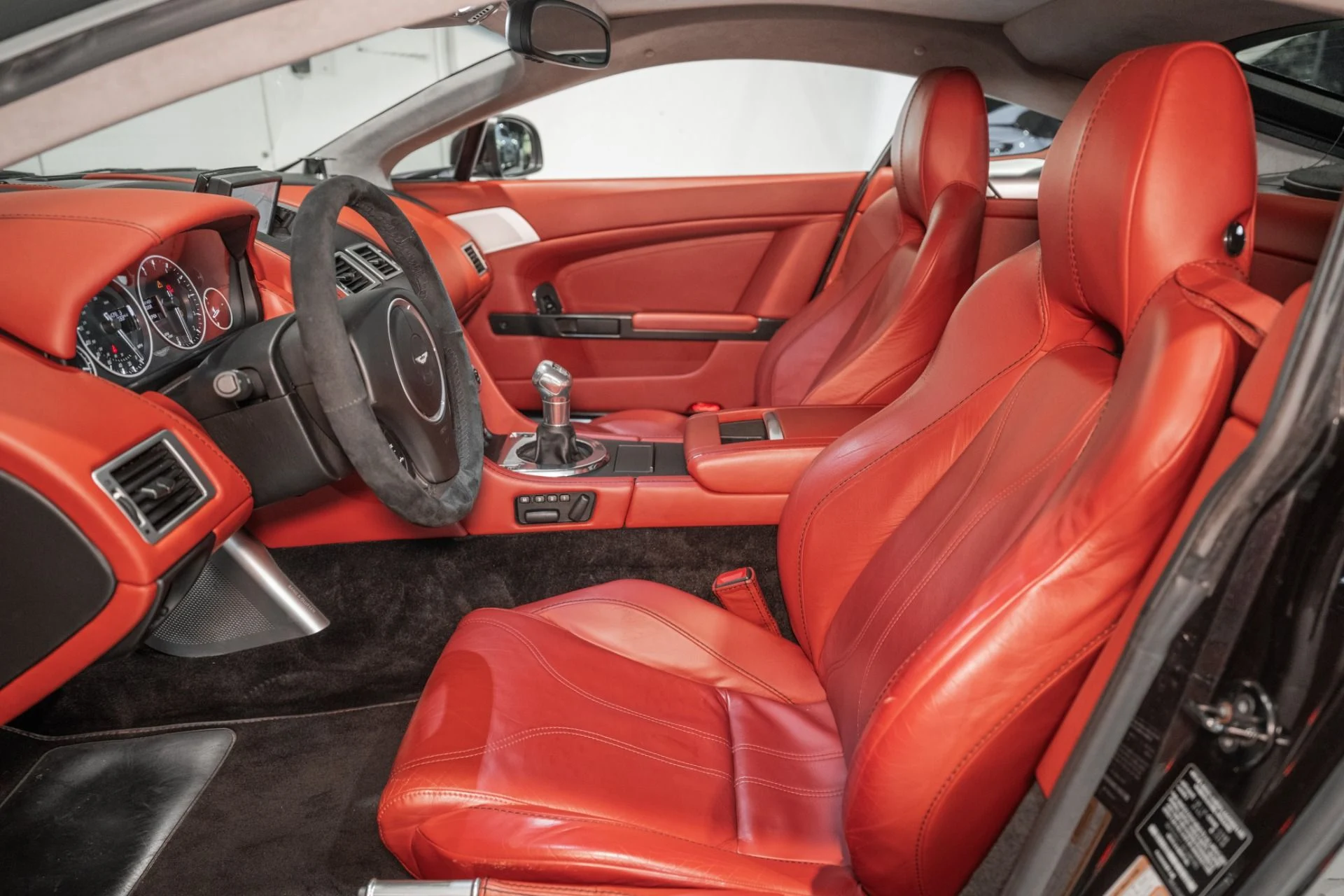 mph012_645185842_Used_2011_Aston_Martin_V12_Vantage_1762183015_1b33c21460