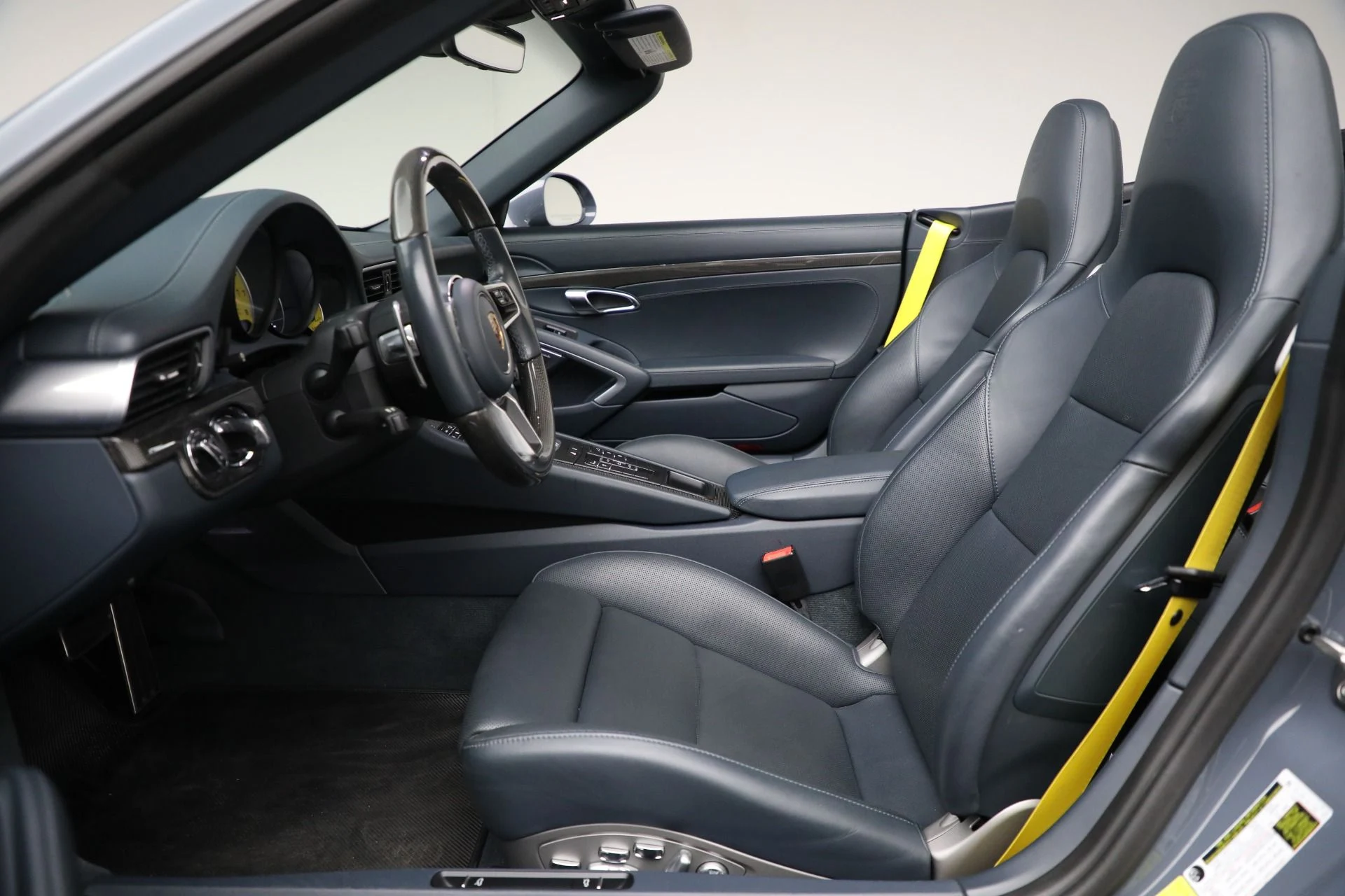 mph012_650942807_Used_2017_Porsche_911_Turbo_S_1762956100_4d3cc7fcbe