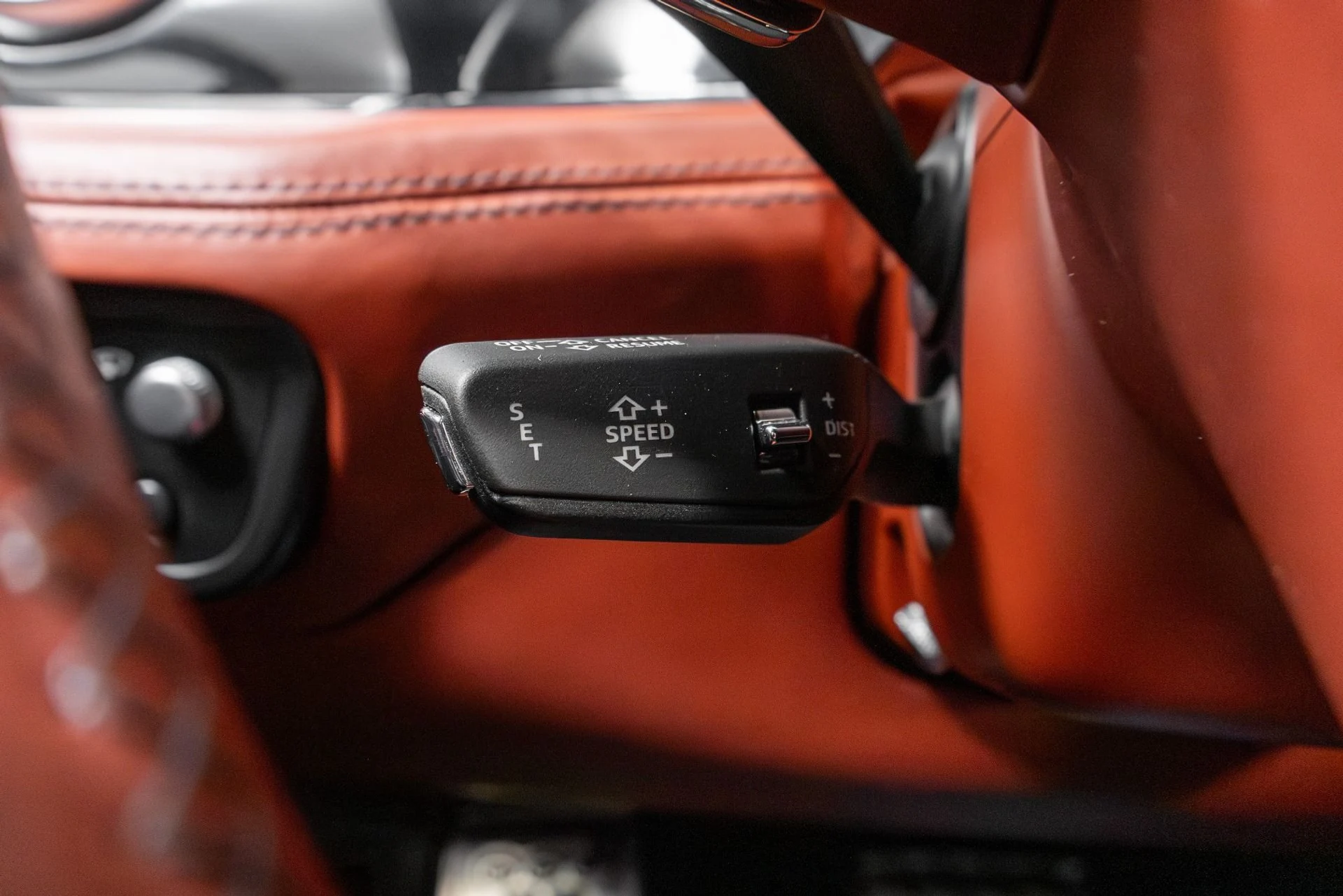 mph012_65479007_Used_2017_Bentley_Bentayga_W12_1763489562_7d18bcb83f