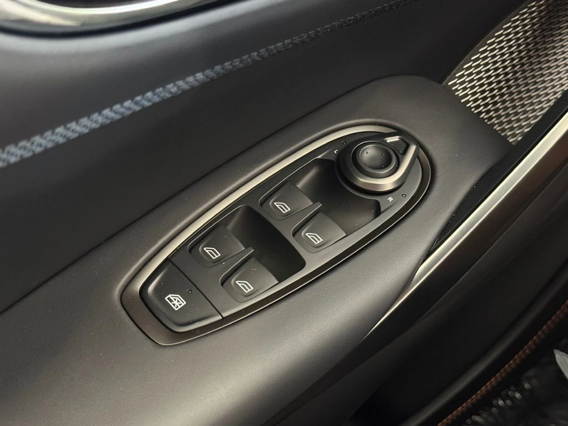 mph012_655074335_tapzbb5wail3st2wd216iu2z6x87_4596b6f31e