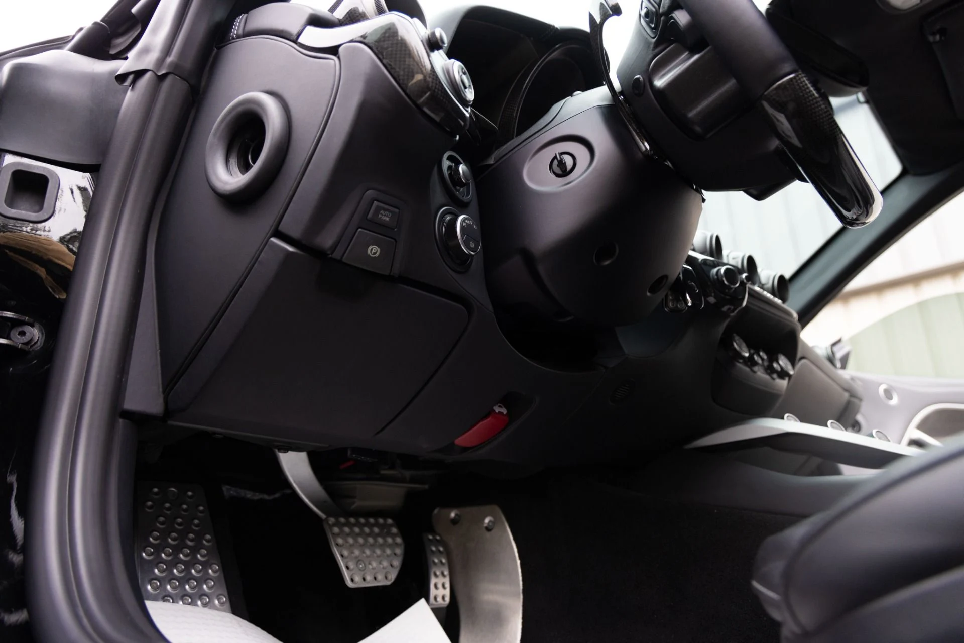 mph012_659477751_Used_2014_Ferrari_F12berlinetta_1761682124_346e6469a6