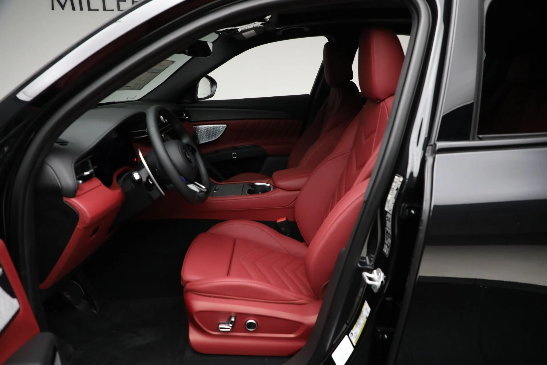 mph012_669579170_New_2025_Maserati_Grecale_Trofeo_e88bd8df63