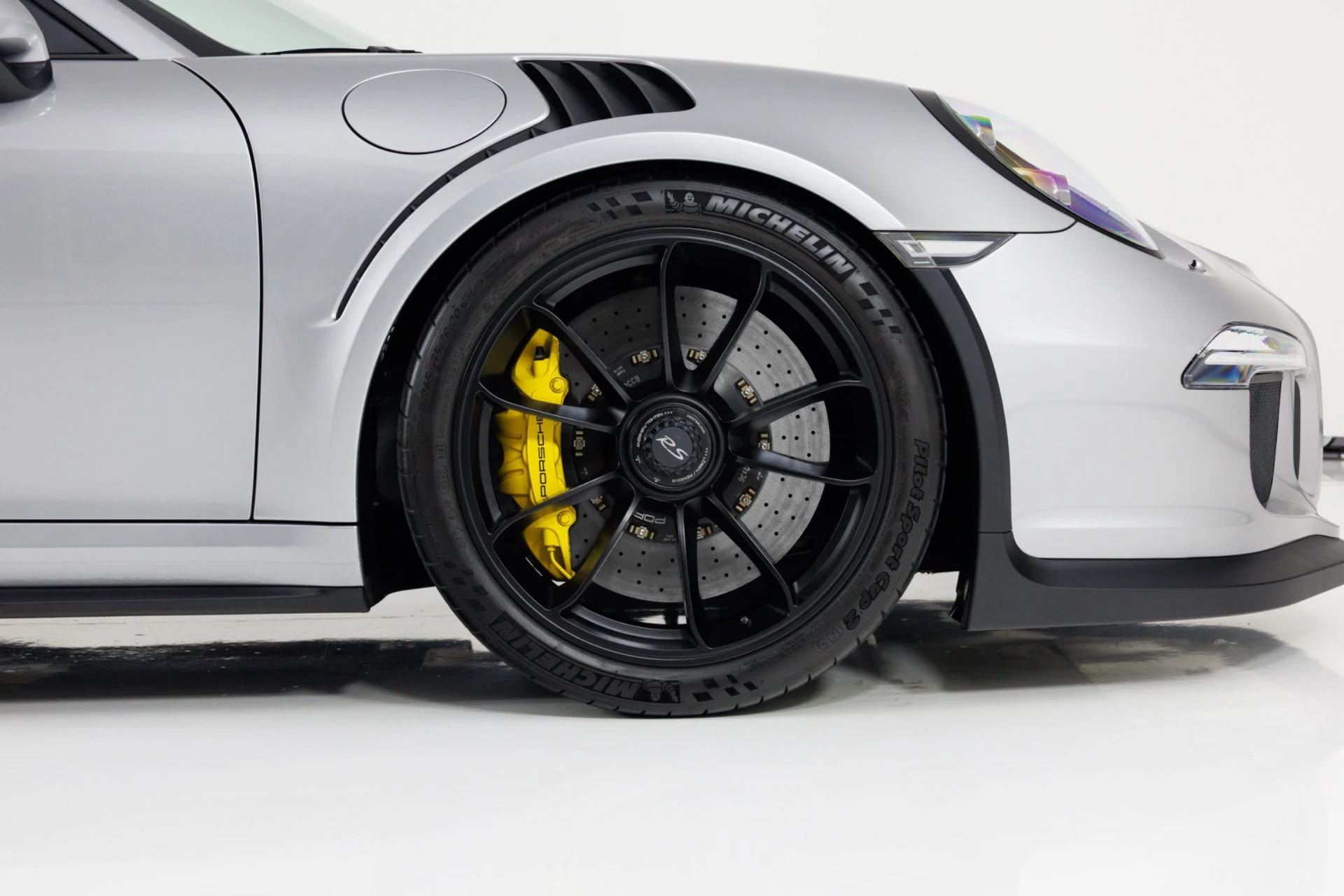 mph012_685513176_Used_2016_Porsche_911_GT_3_RS_1782496705_aed2292a80