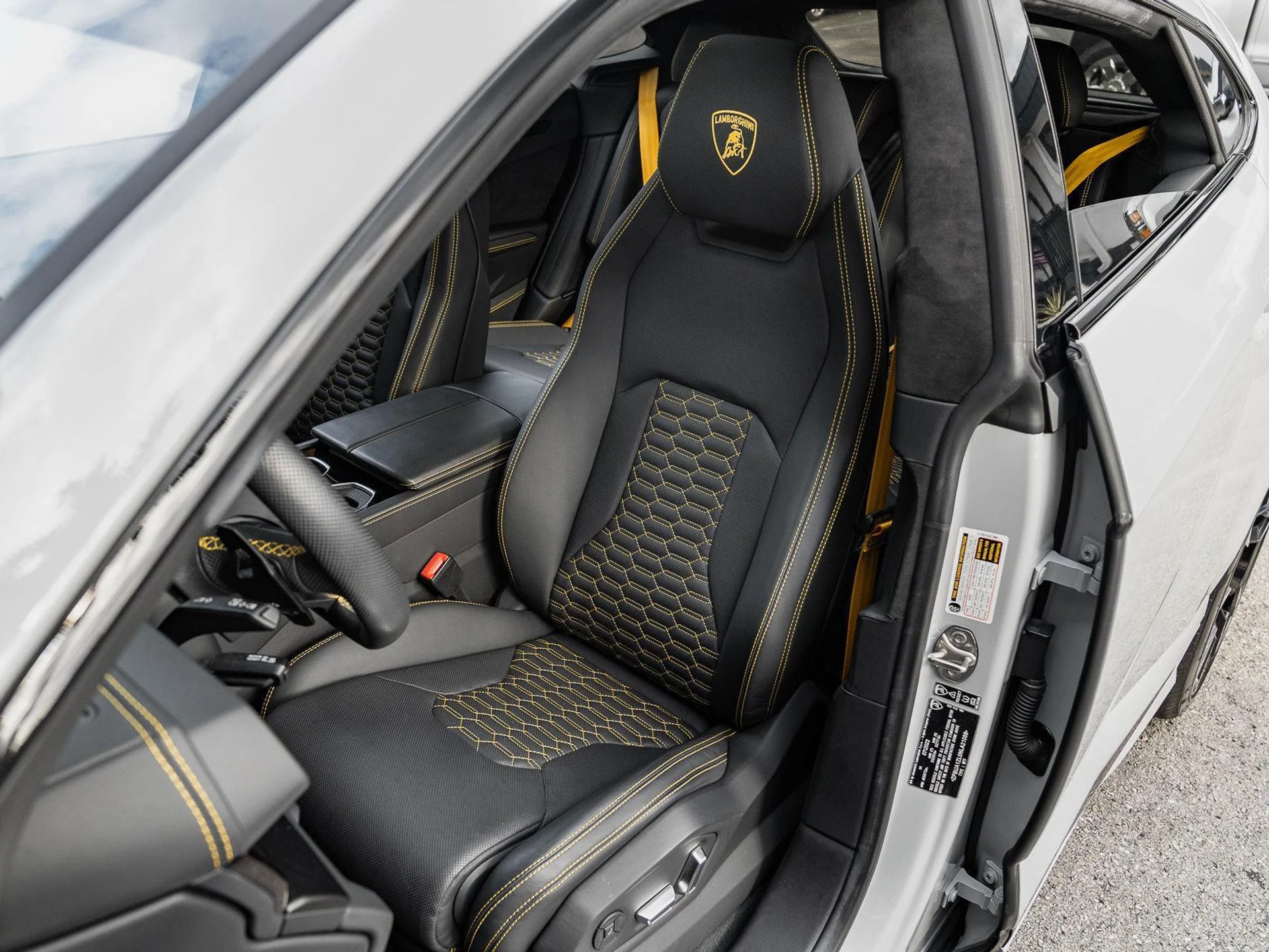 mph012_68875278_Used_2022_Lamborghini_Urus_AWD_1777086163_31f1be49e2