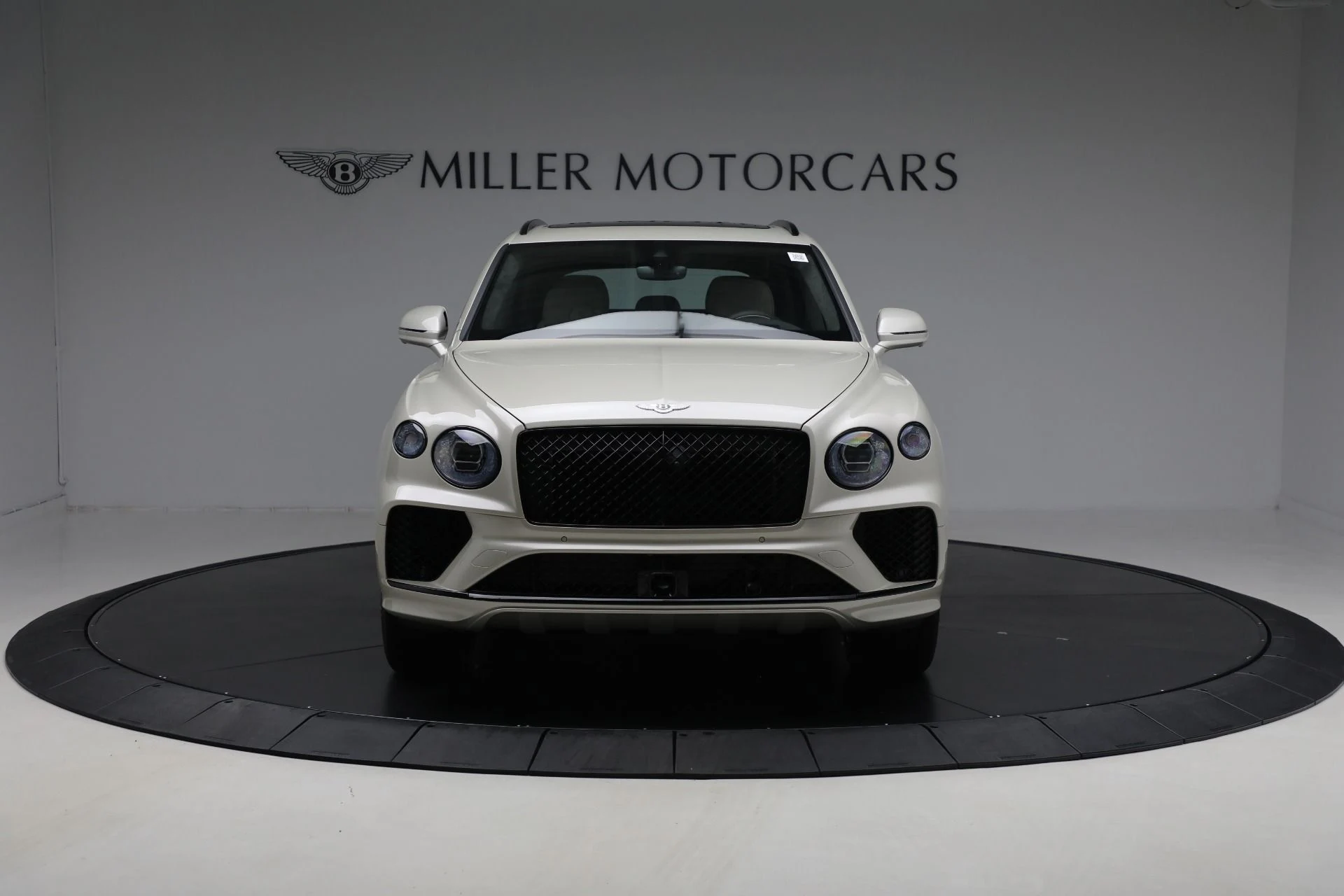 mph012_690201200_New_2025_Bentley_Bentayga_V8_5395ef2f10