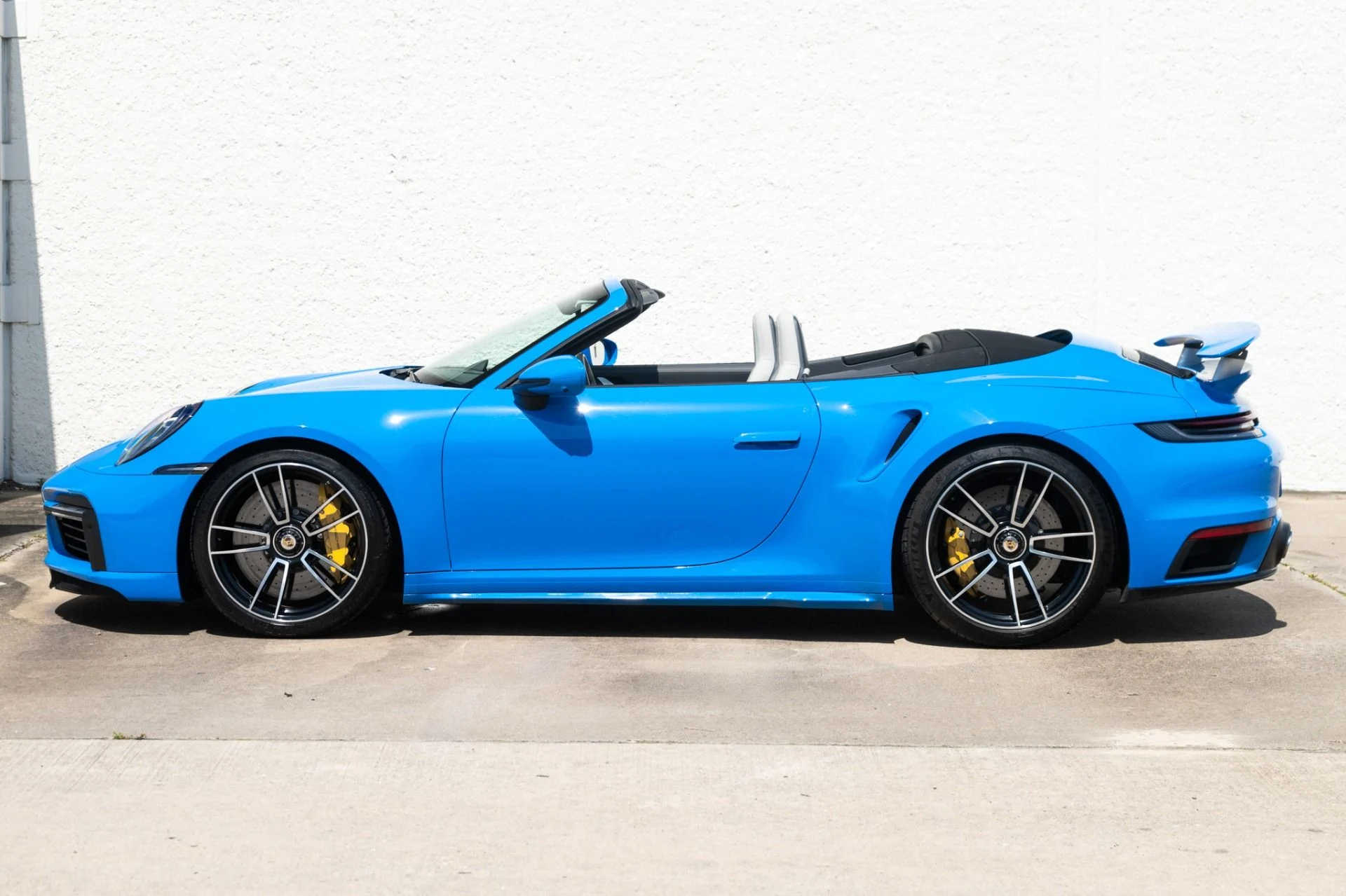 mph012_695511169_Used_2023_Porsche_911_Turbo_S_1780079475_fd8701e4ab