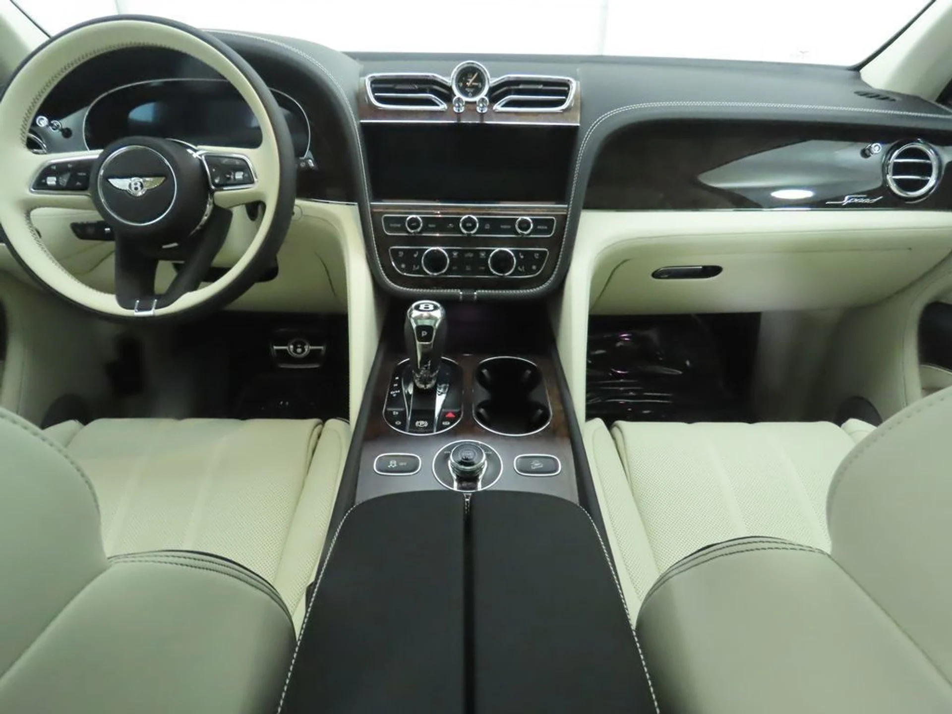 mph012_70066931_new_2026_bentley_bentayga_8119_22950936_13_1024_81ca805e7e