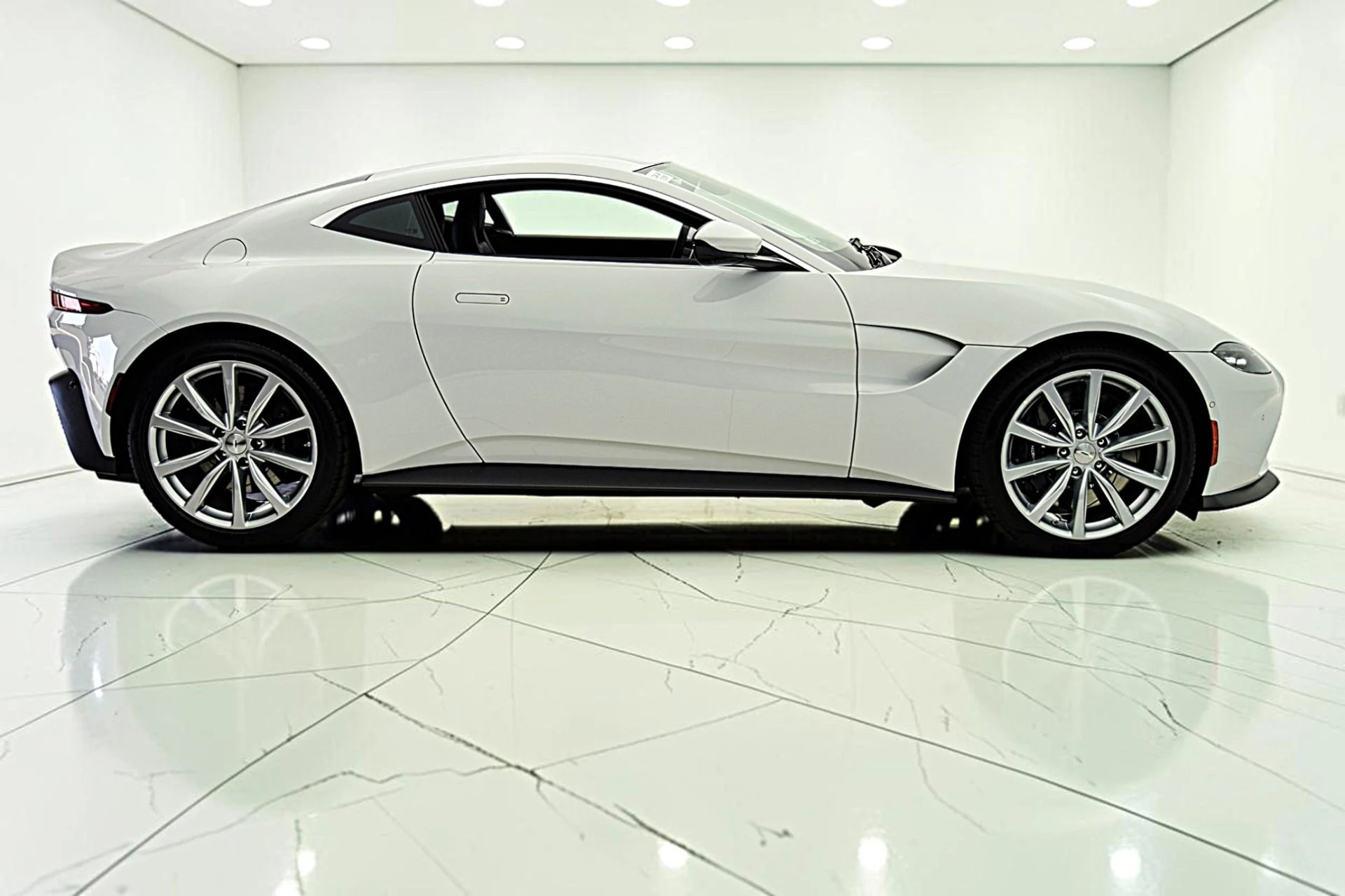 mph012_70366665_Used_2023_Aston_Martin_Vantage_Coupe_bf89af3787
