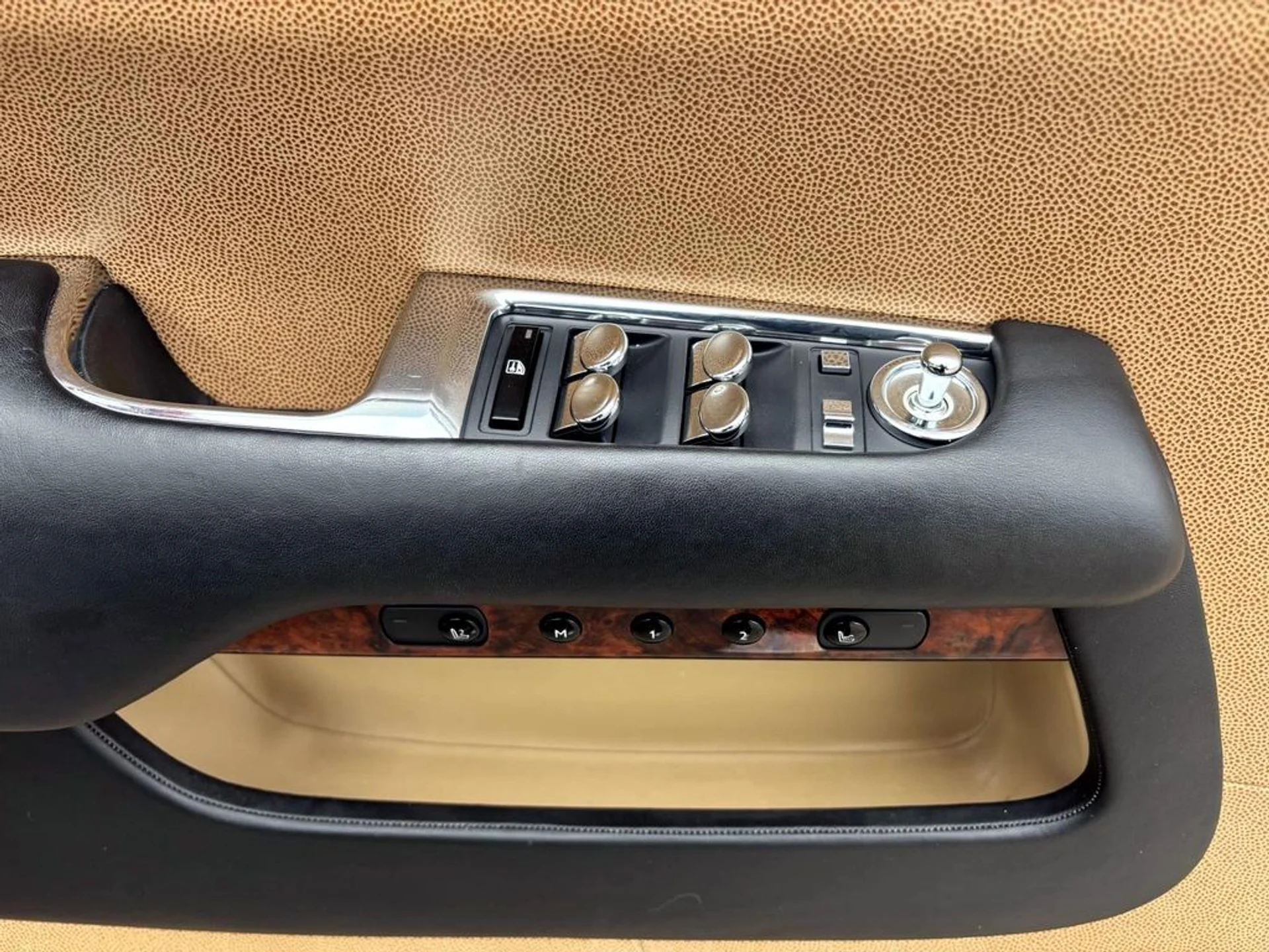 mph012_709282557_88fc14988a79c0cf79a490c41e306839x_bf40b428fc