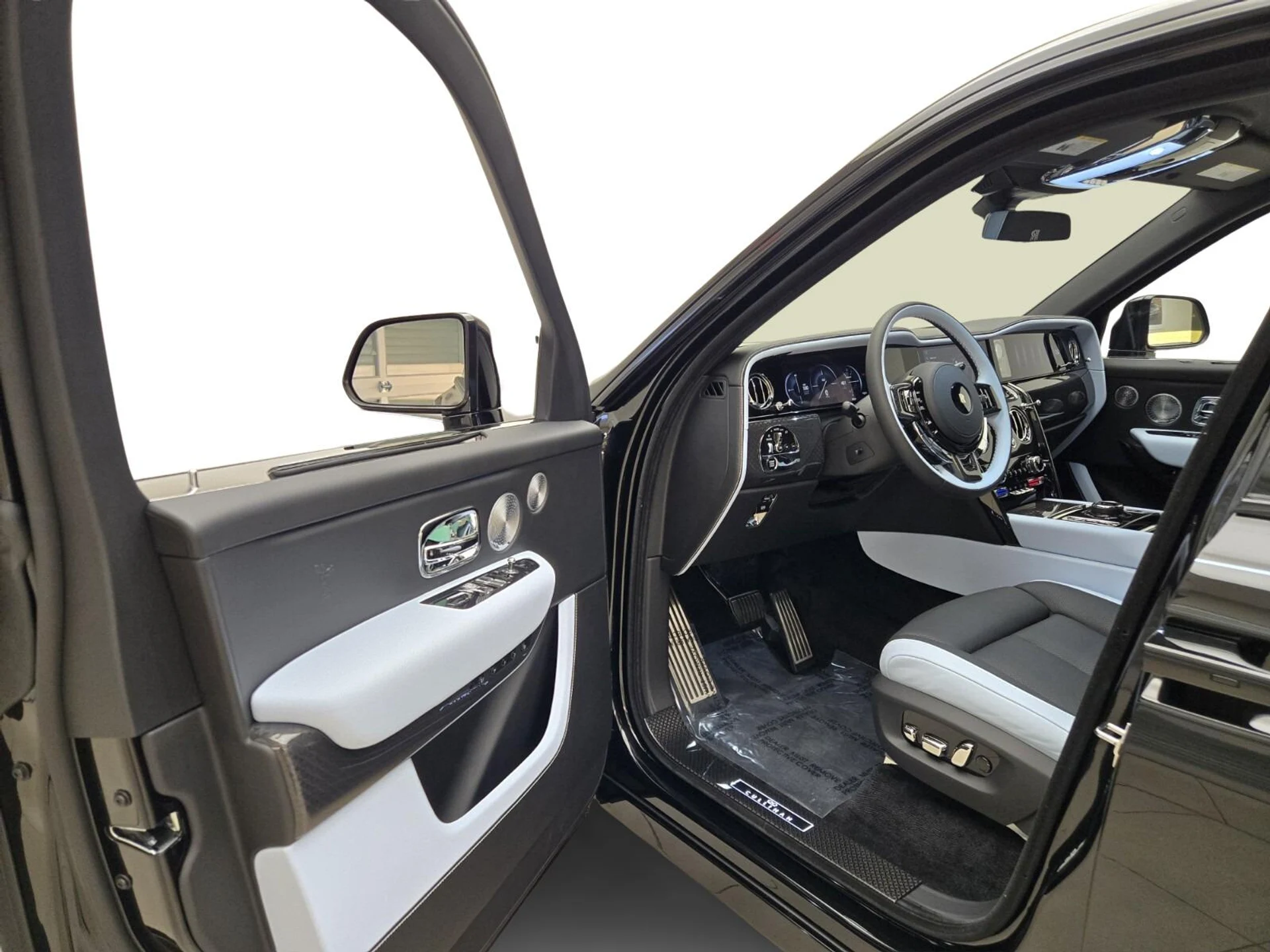 mph012_710393380_New_2026_Rolls_Royce_Cullinan_1768889983_df647ade45