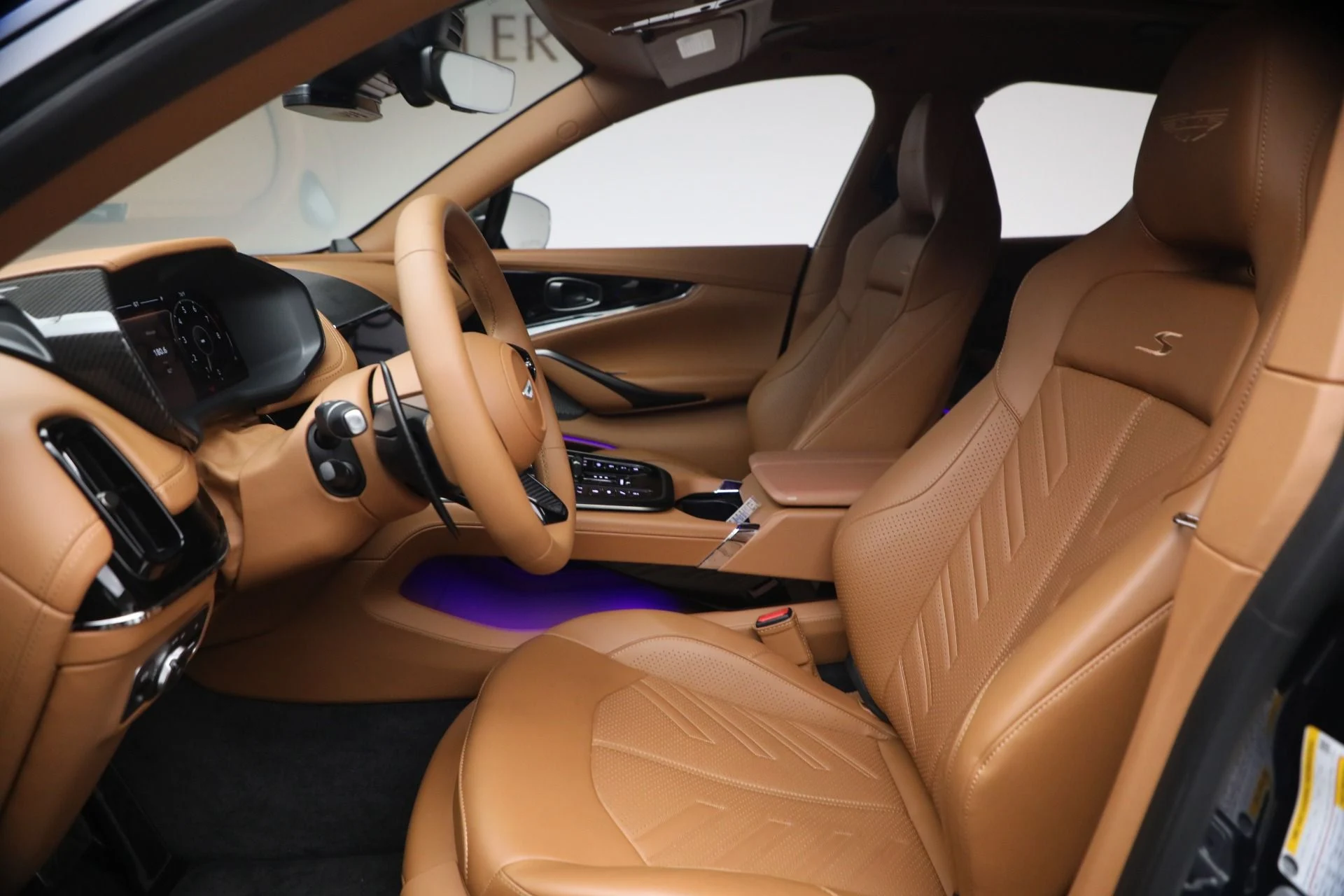 mph012_710546100_New_2026_Aston_Martin_DBX_S_1787860964_985661d00d