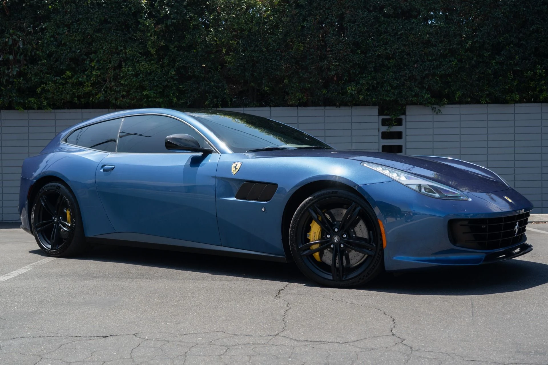 mph012_712558133_Used_2017_Ferrari_GTC_4_Lusso_1755302053_f00ad35a33