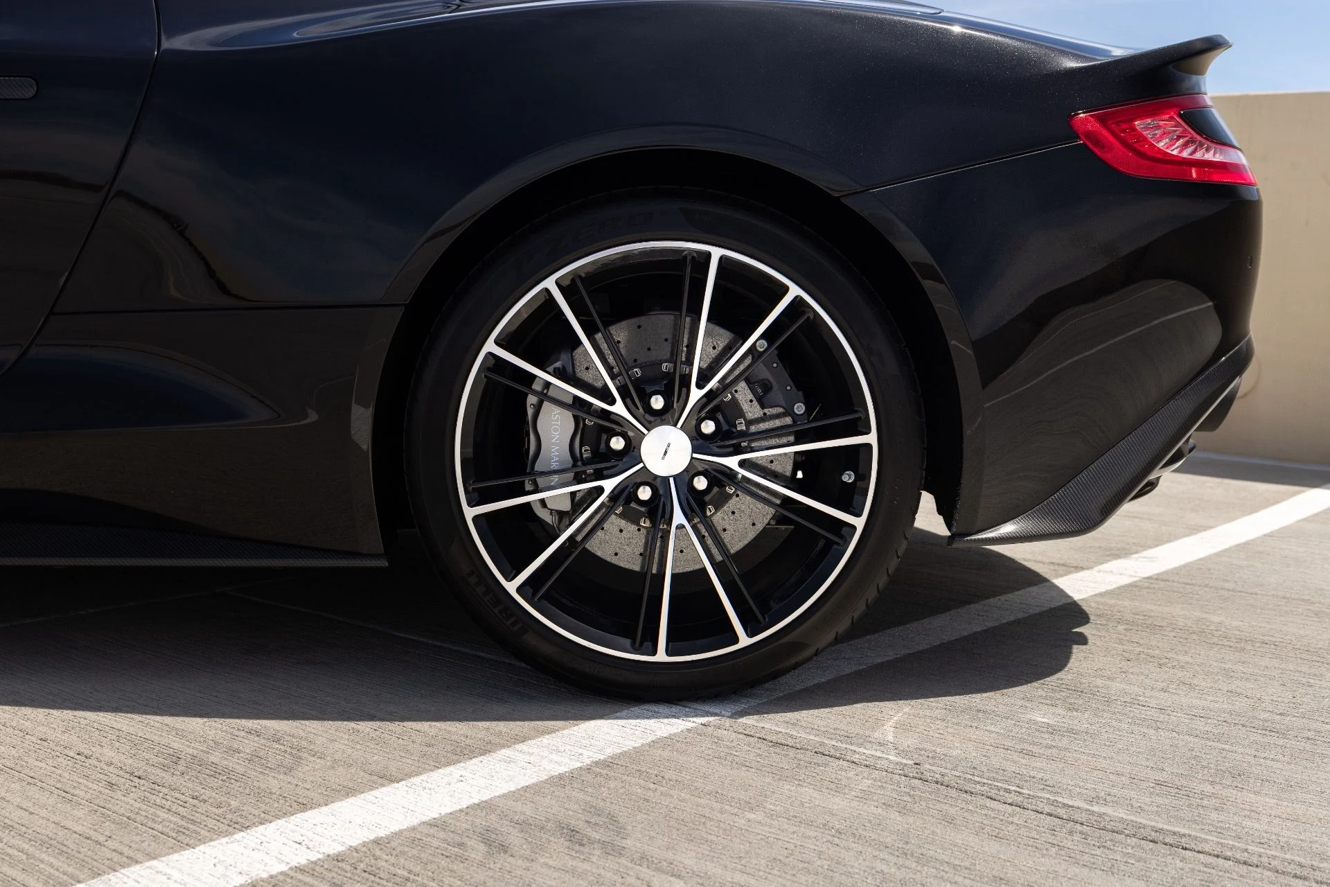 mph012_716250293_Used_2015_Aston_Martin_Vanquish_Volante_1776978035_50e6707faa