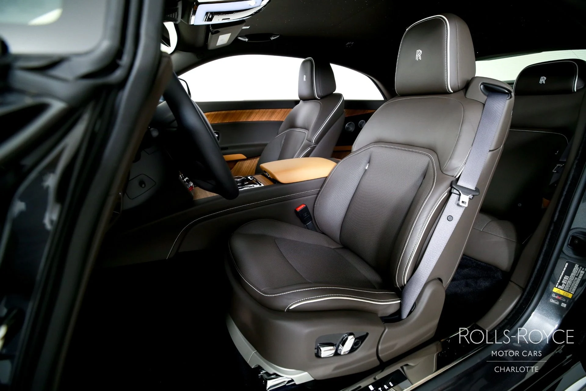 mph012_72035844_Used_2025_Rolls_Royce_Spectre_1759510390_e21e5b8ffb