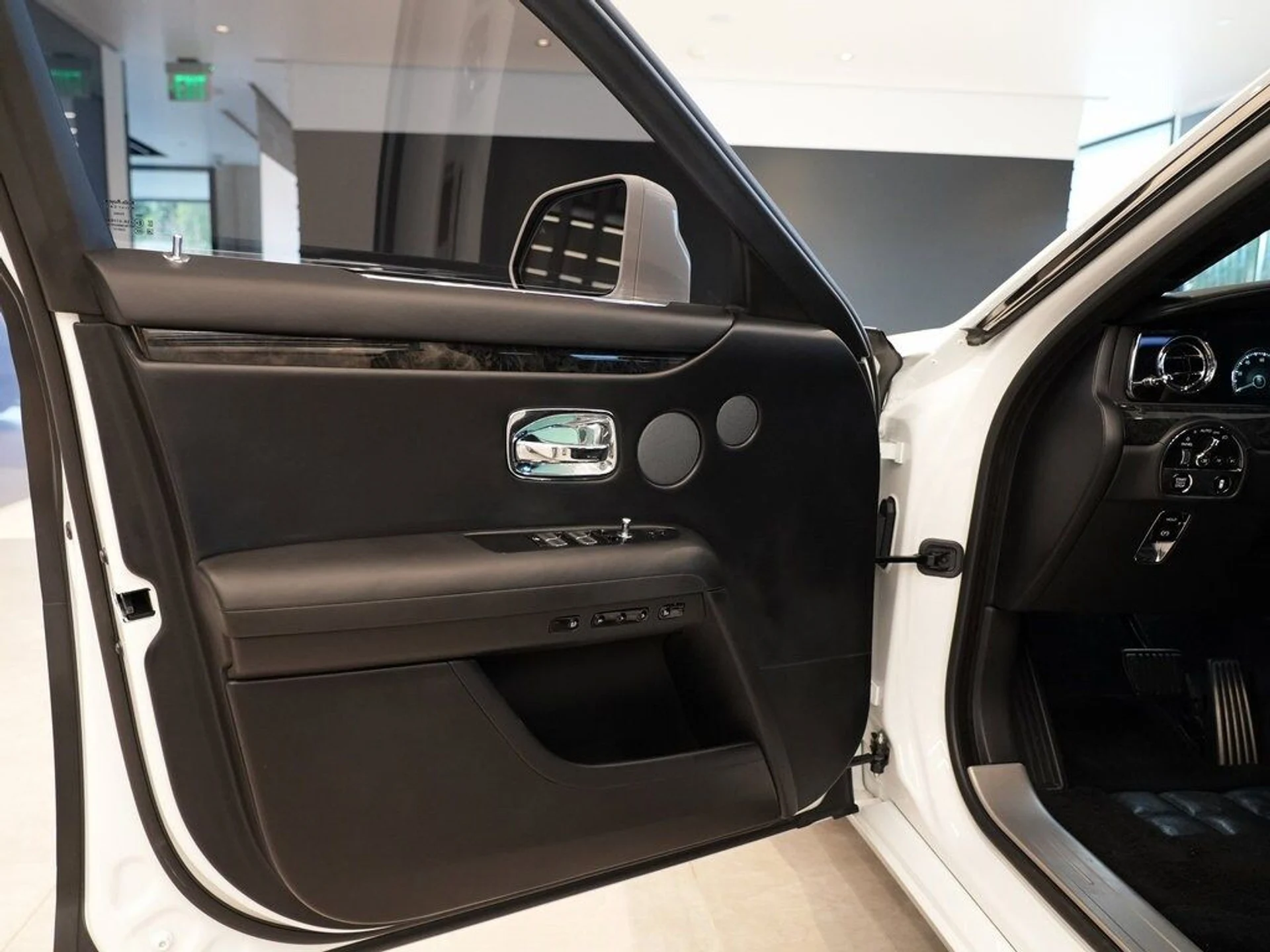 mph012_723947135_2cbe16fa994ad4077629975b7b82897fx_33c2c2a575