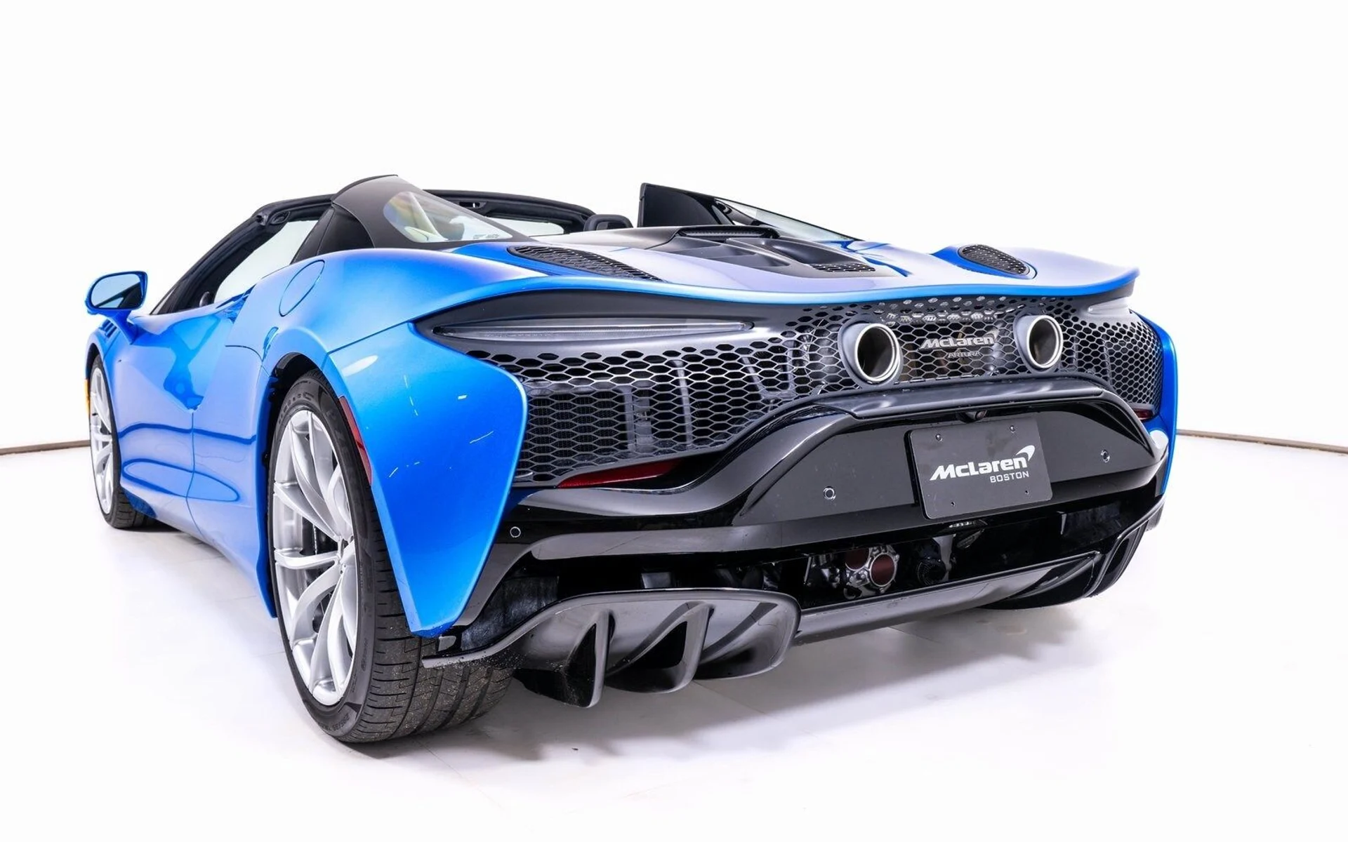 mph012_72851410_b1d4c6ad09eaae9c4d57f580735c89bbx_7f43f2a3d9