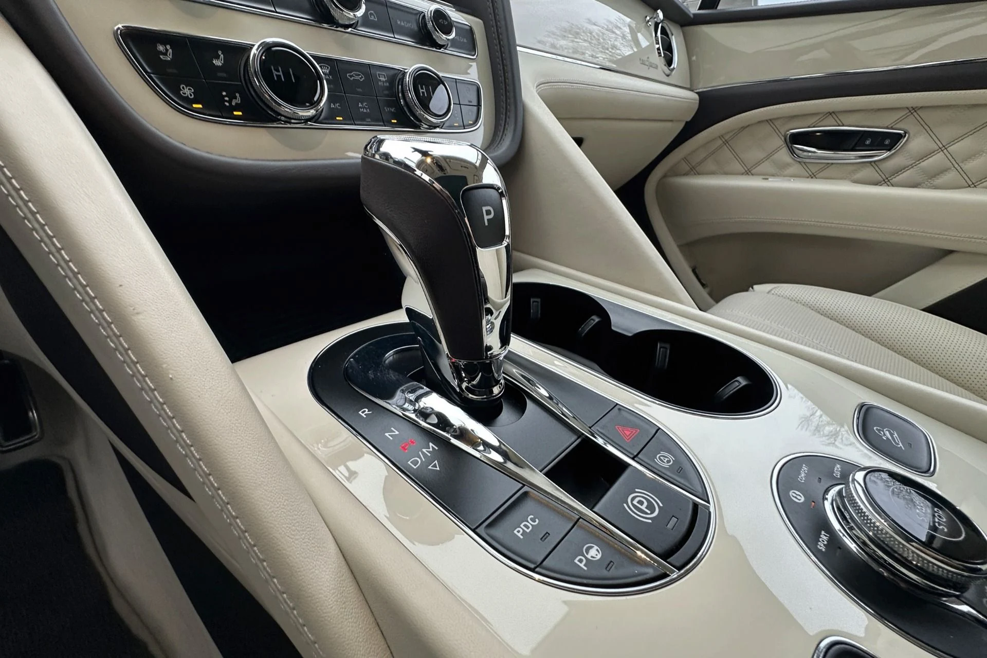 mph012_734117308_Used_2022_Bentley_Bentayga_V8_1767989302_99a5b44ba5