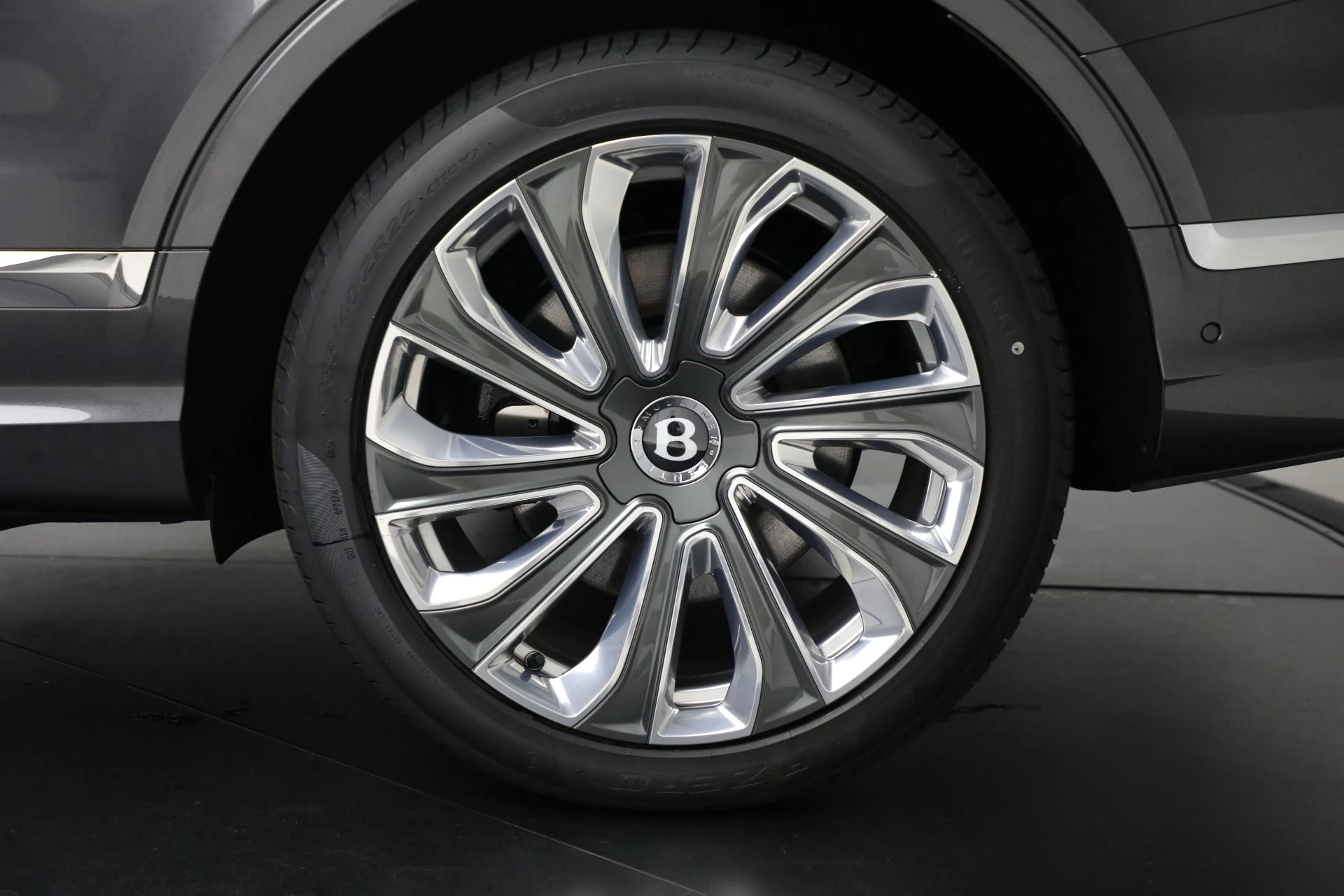 mph012_74646982_New_2025_Bentley_Bentayga_EWB_Mulliner_V8_ff63ac1e37