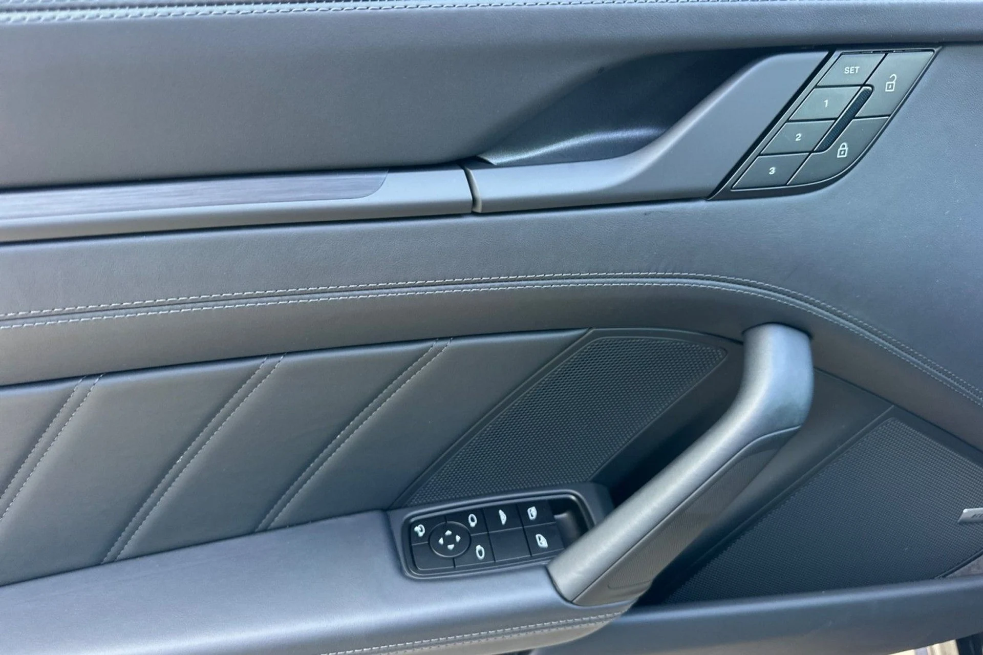 mph012_75887309_7625d82e693fc9dd5a05e1d6dca41dc4_b0e17099ff