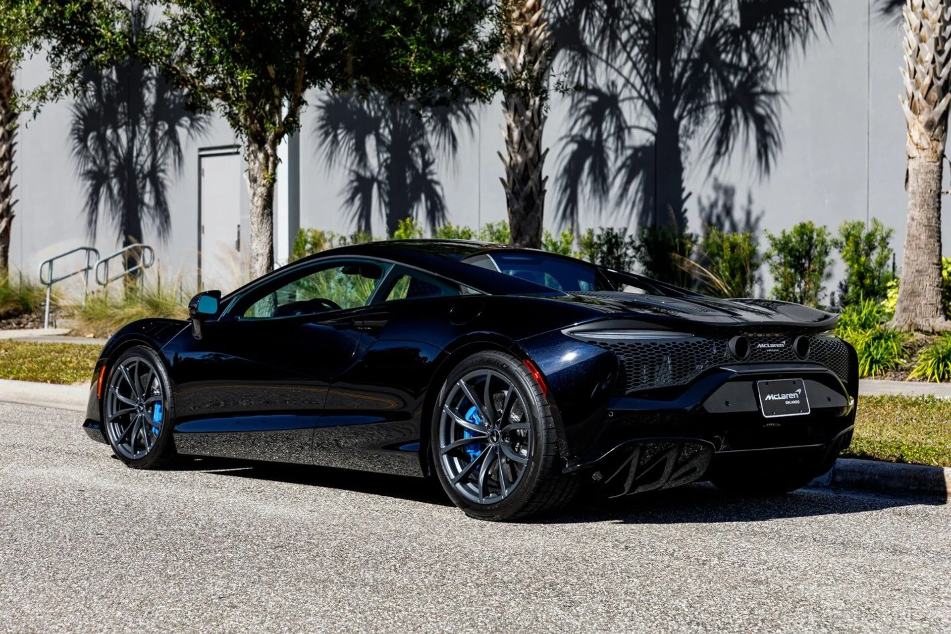 mph012_760419099_396_p13_l_5b2f30fd1f