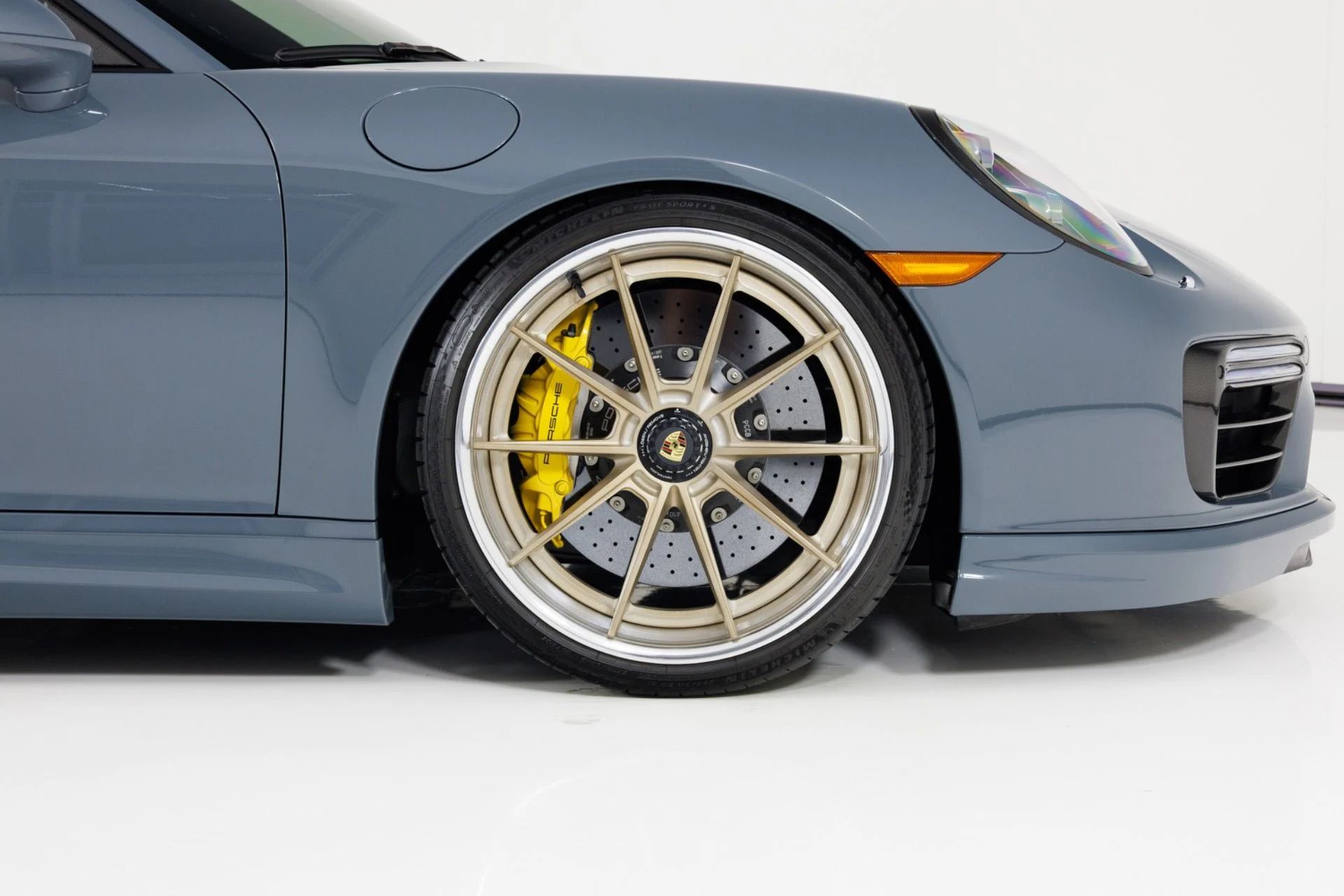 mph012_760973091_Used_2017_Porsche_911_Turbo_S_1787680339_3ff2e4251e