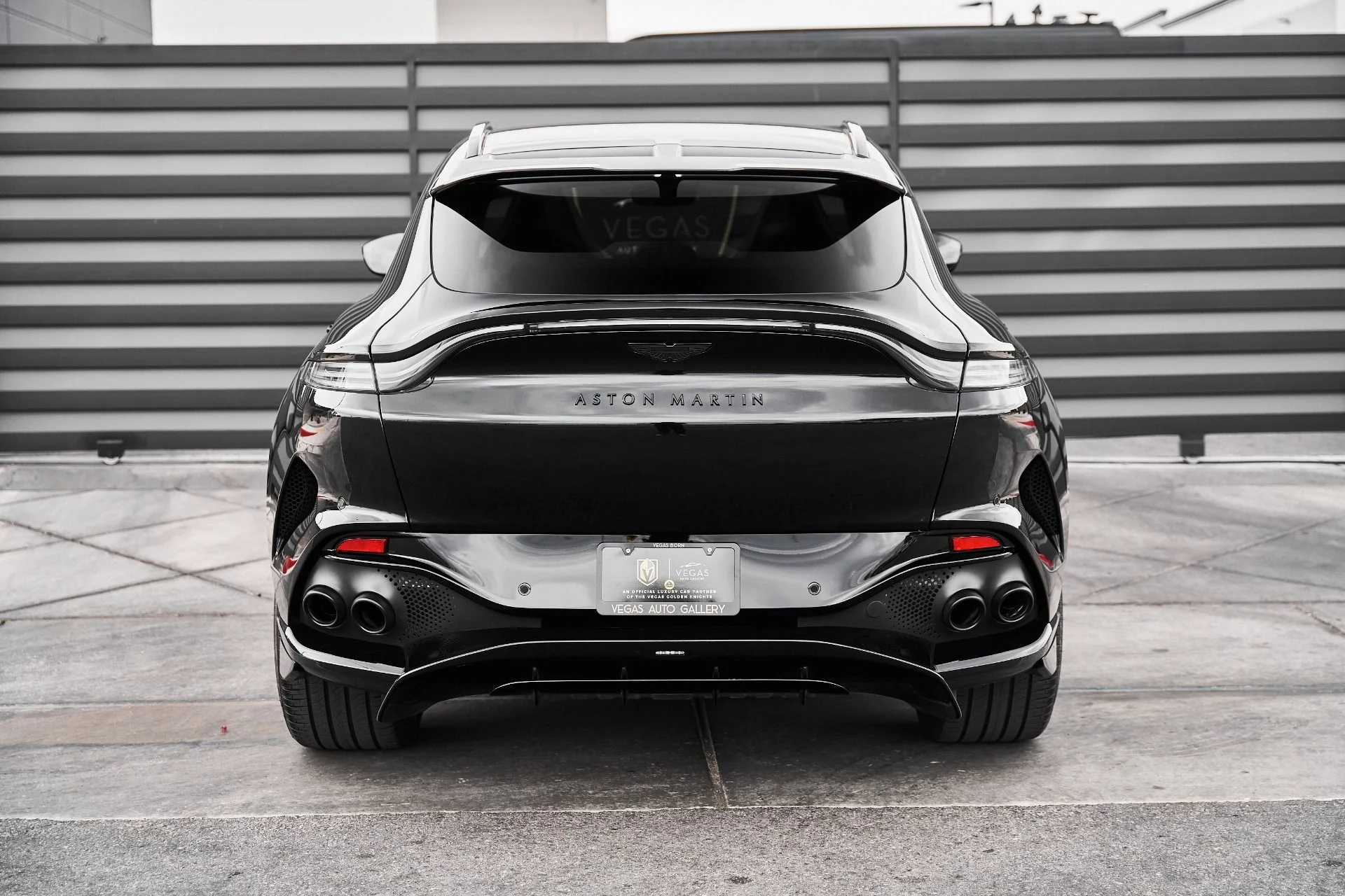 mph012_785797910_Used_2025_Aston_Martin_DBX_707_1775007942_1c30c8d340