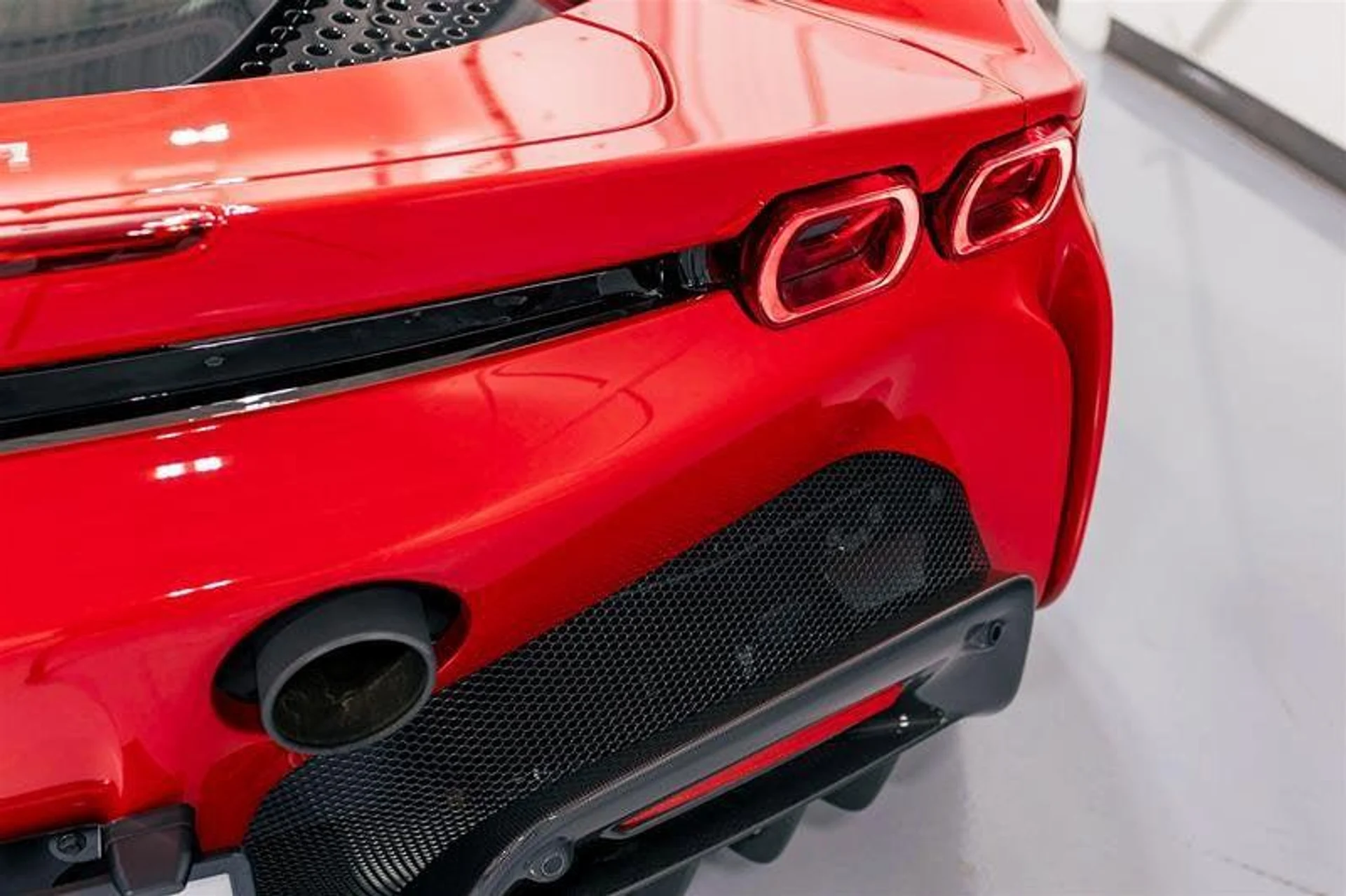 mph012_786682961_Used_2025_Ferrari_SF_90_Spider_Base_1782922725_c710c6bce4