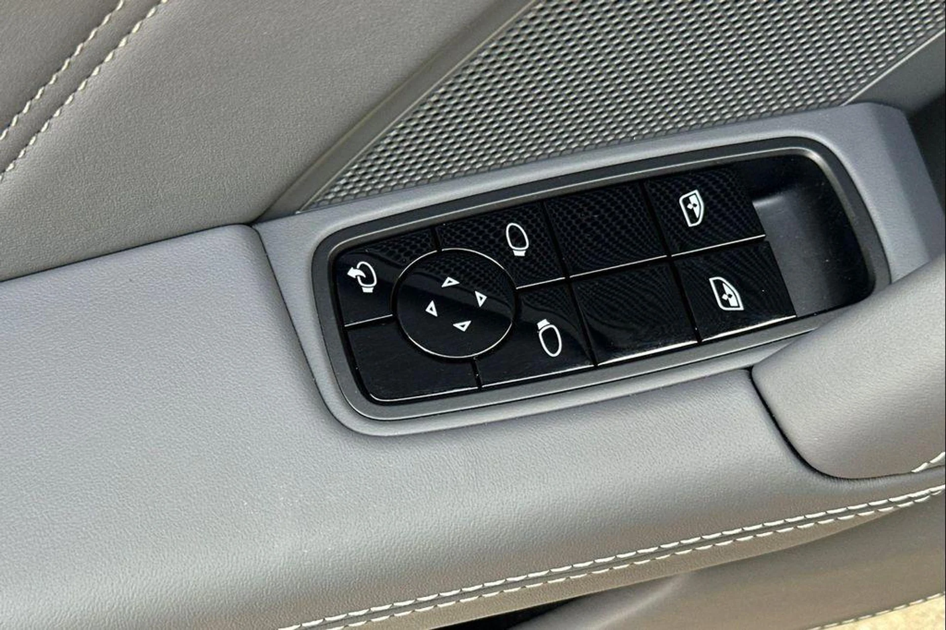 mph012_791027811_DLS_89_Om_WLGOJF_Gc_k_Wxaug_XB_Tb_I_80bad26985