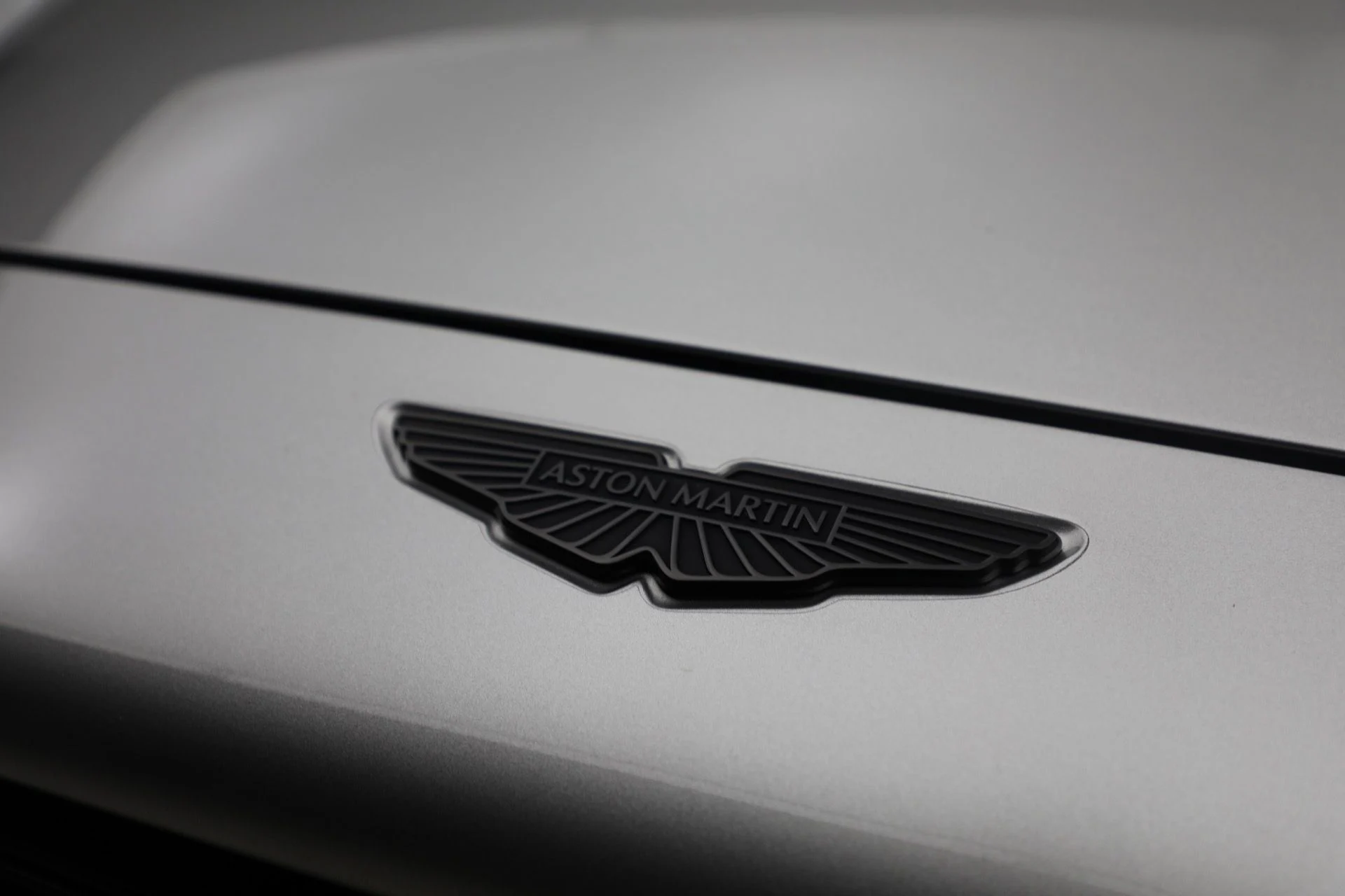 mph012_803152063_New_2025_Aston_Martin_DBX_707_1762018744_6e84650726