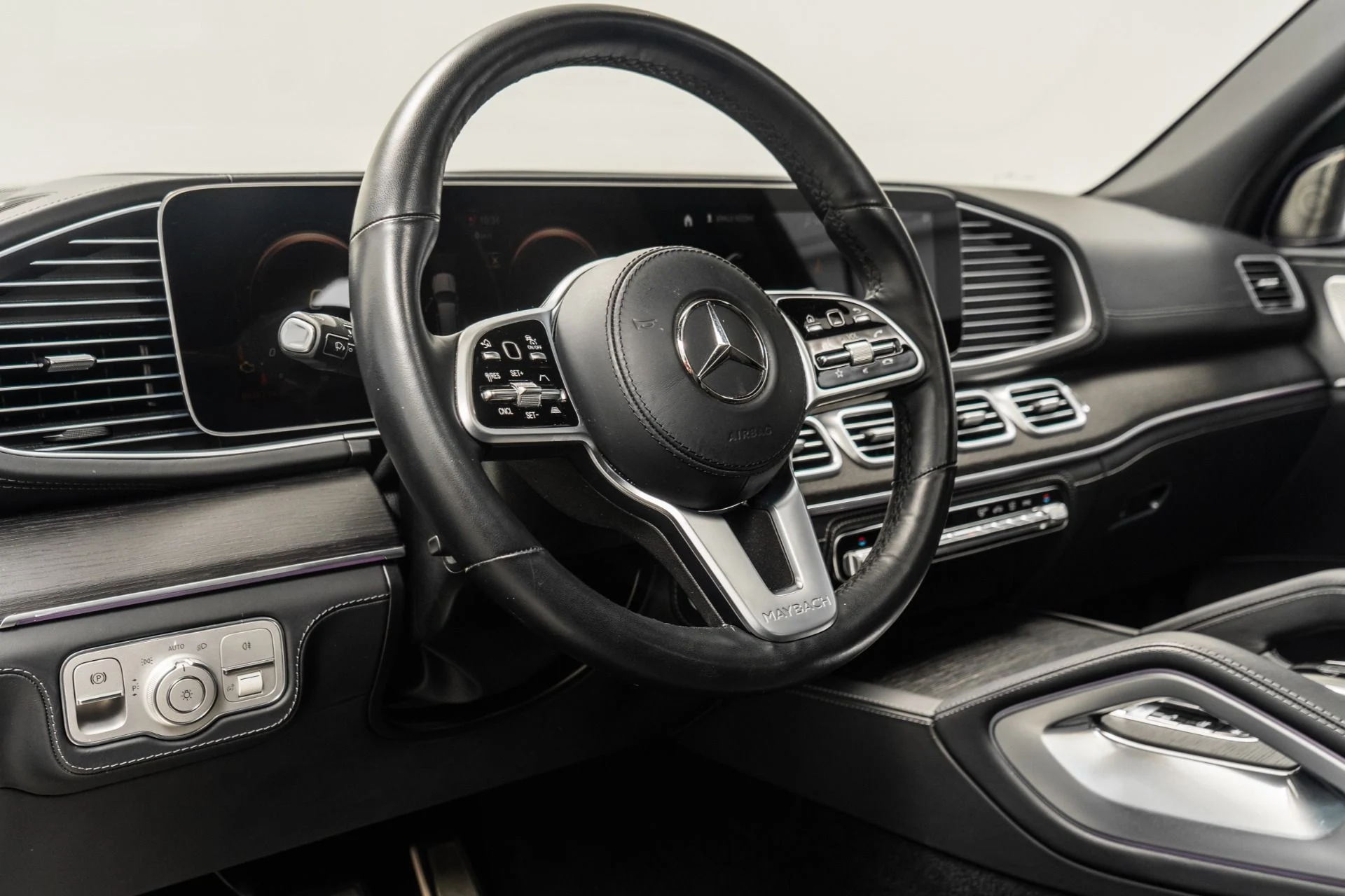 mph012_804396943_Used_2023_Mercedes_Benz_Maybach_GLS_600_4_MATIC_Factory_Two_Tone_paint_Diamond_Turned_Wheels_Loaded_1757365639_1ac2805bdf