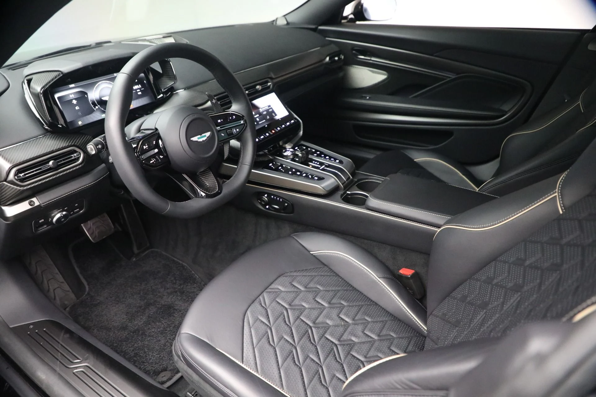 mph012_808260138_Used_2025_Aston_Martin_Vanquish_1789418284_2b388e02a5