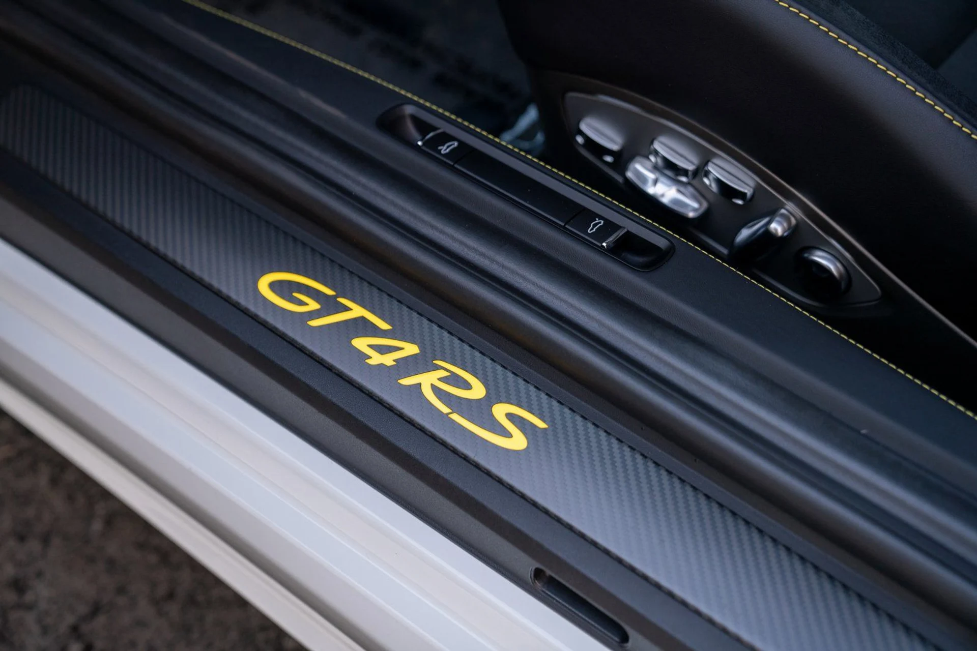 mph012_810416465_6dd7d4cffdf20bed09d2891b5e02365cx_a9b2b917be