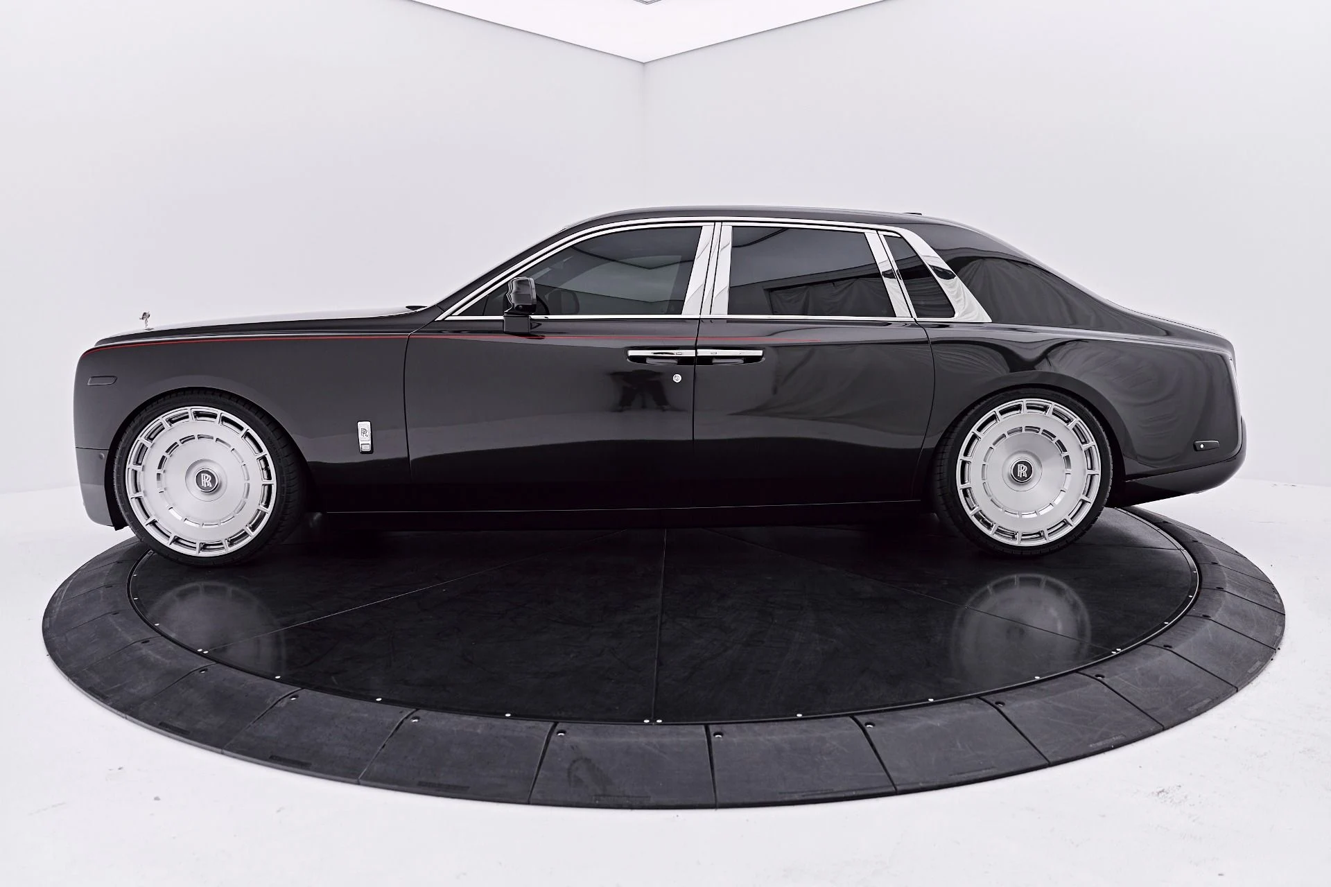 mph012_821697826_Used_2021_Rolls_Royce_Phantom_Base_1786152343_92bbb19e6e