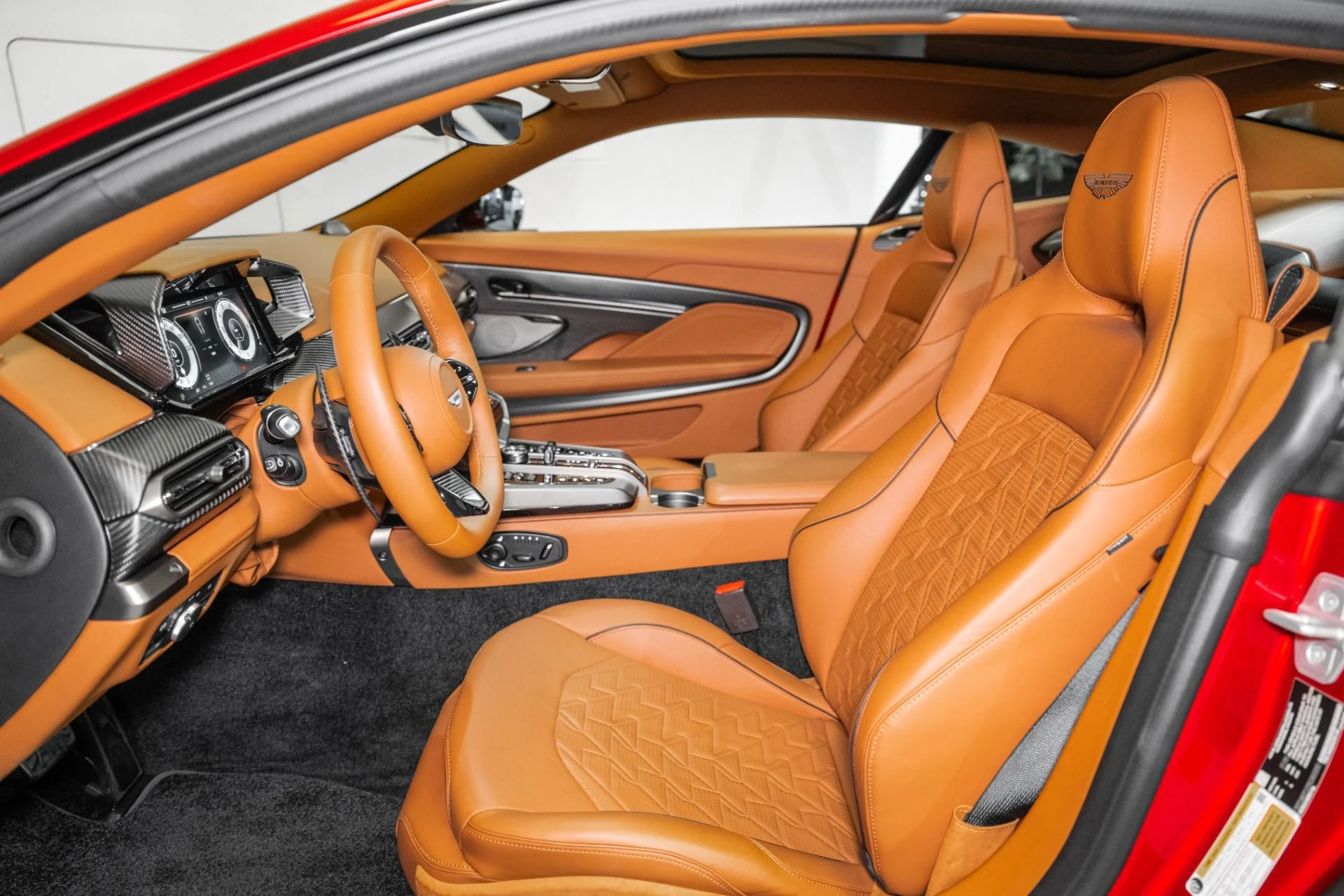 mph012_822730490_Used_2025_Aston_Martin_Vanquish_1751746222_e4544f10e4