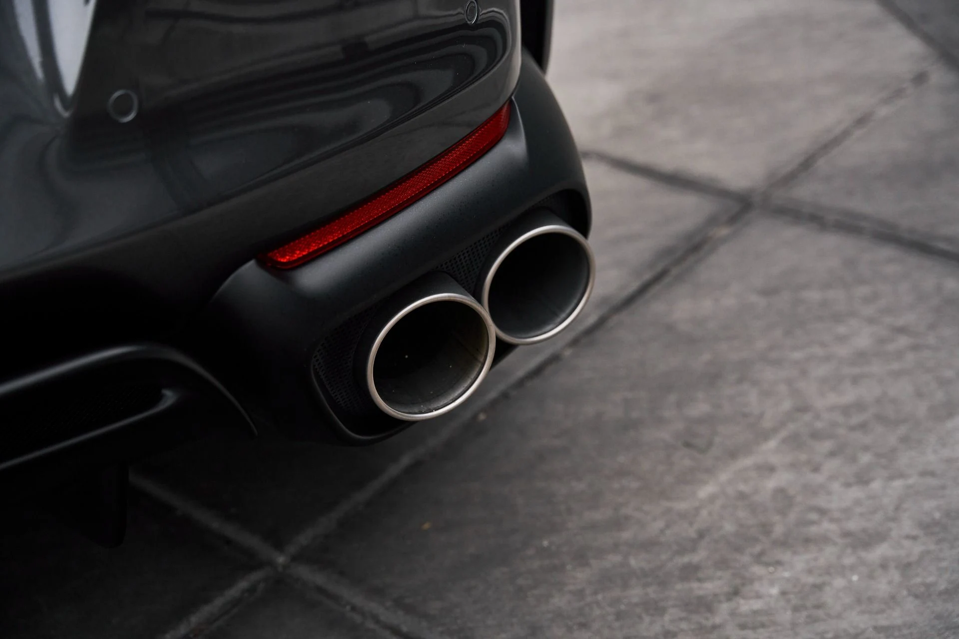 mph012_822887746_Used_2022_Ferrari_812_GTS_Base_1770762735_25c4b5e81e