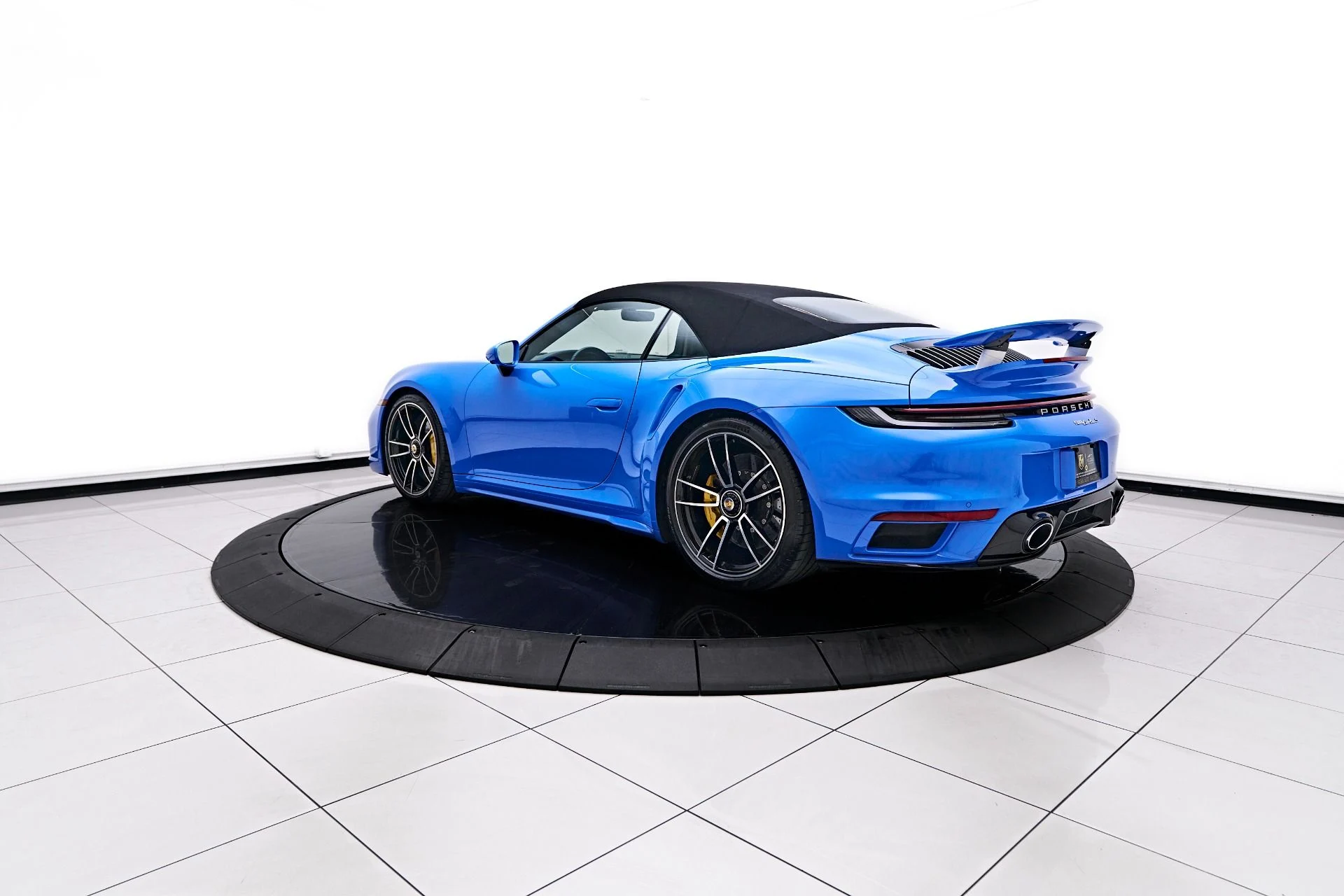 mph012_825326216_Used_2023_Porsche_911_Turbo_S_1755219386_7554ceec6d